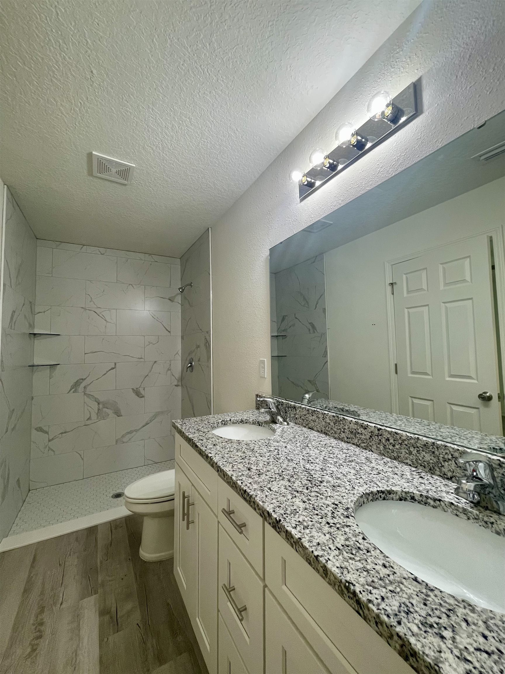 Image 10 of 41 For 921 Helen St