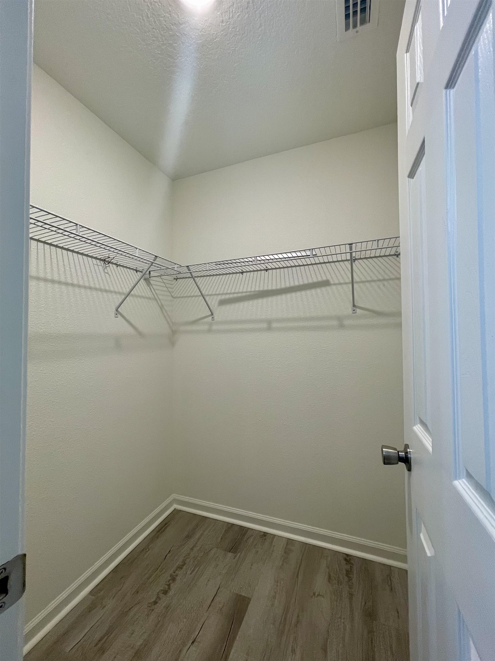 Image 12 of 41 For 921 Helen St