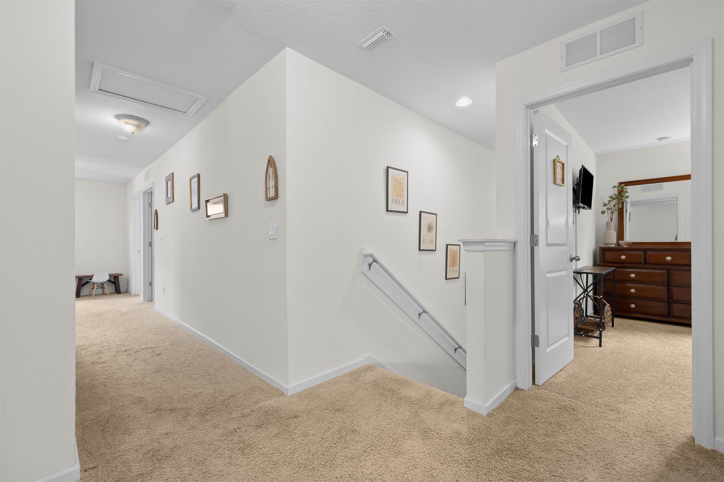 Image 28 of 43 For 121 Sawmill Forest Ct