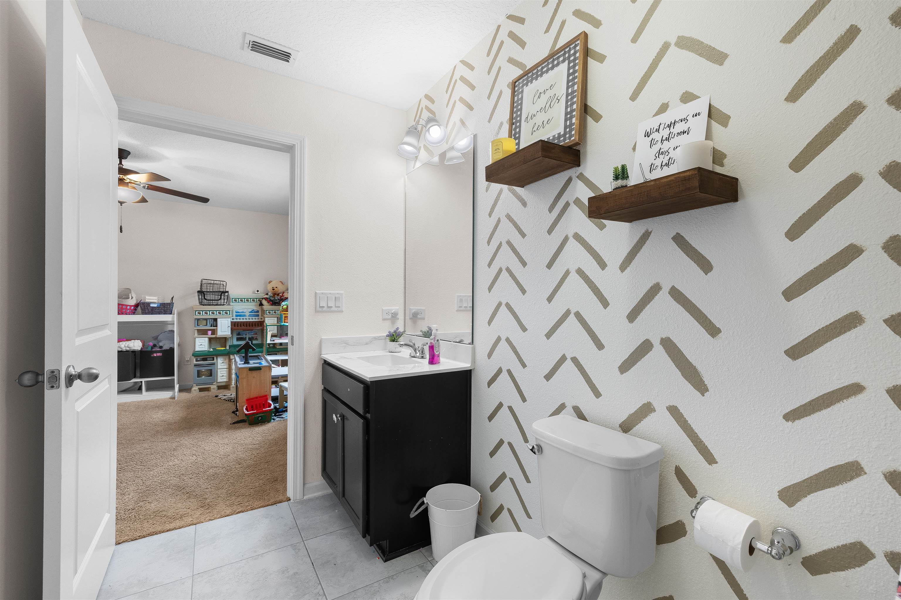 Image 33 of 43 For 121 Sawmill Forest Ct