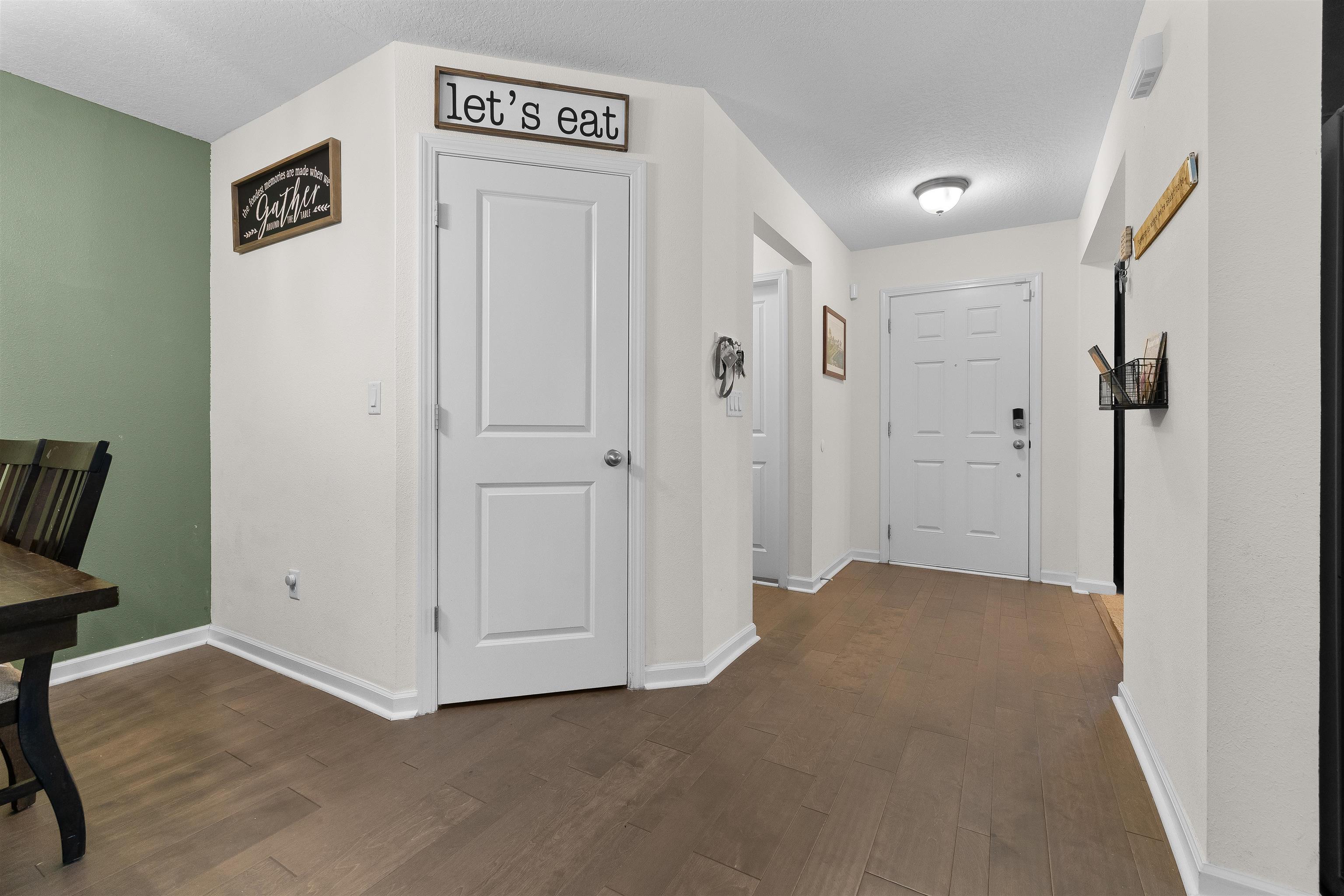 Image 9 of 43 For 121 Sawmill Forest Ct