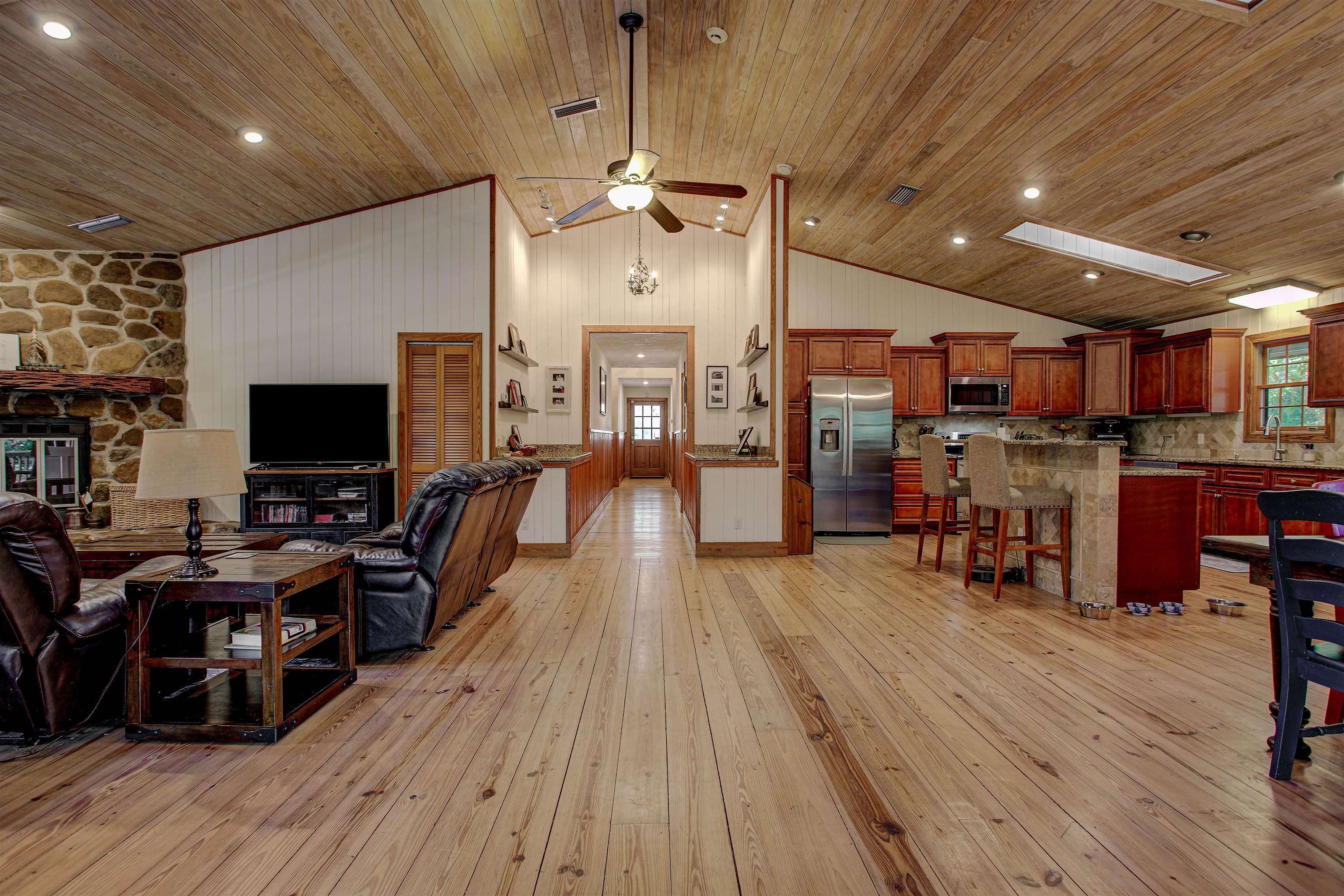 Image 10 of 50 For 411 Woodbluff Ter