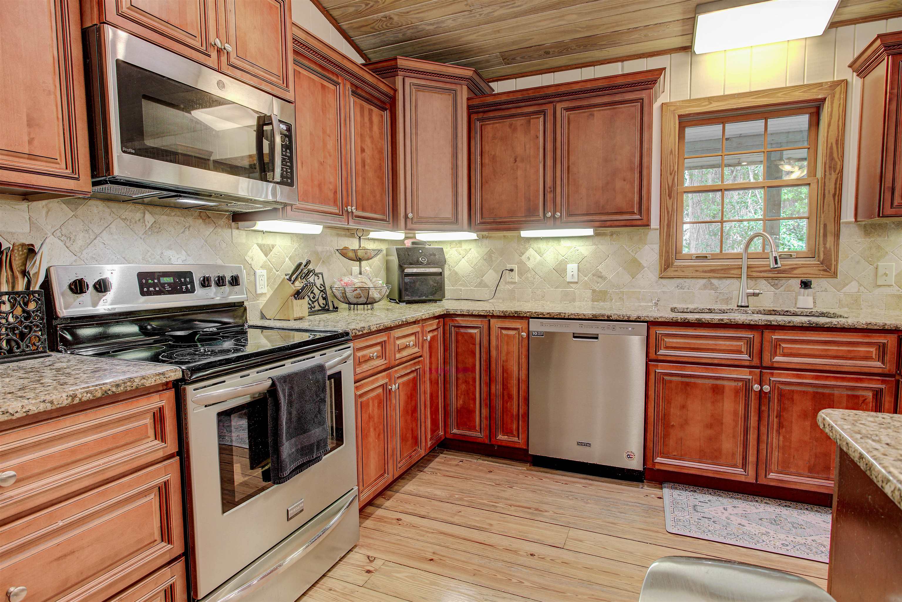 Image 15 of 50 For 411 Woodbluff Ter