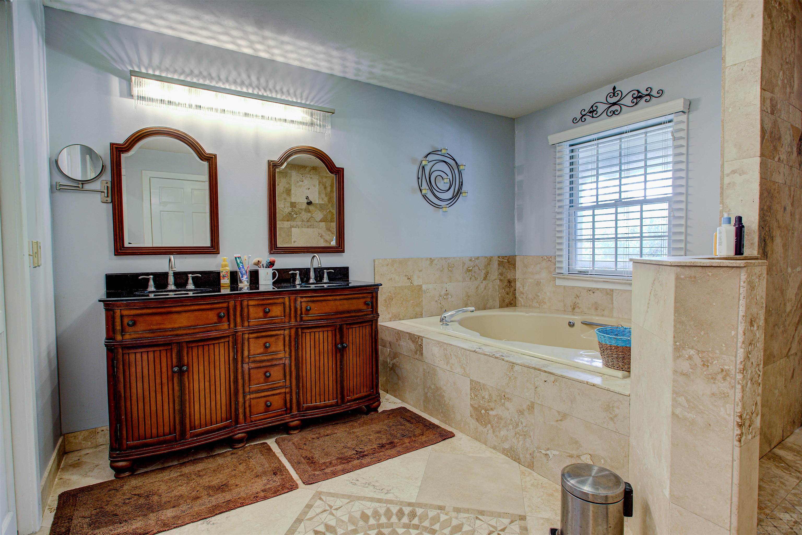 Image 31 of 50 For 411 Woodbluff Ter
