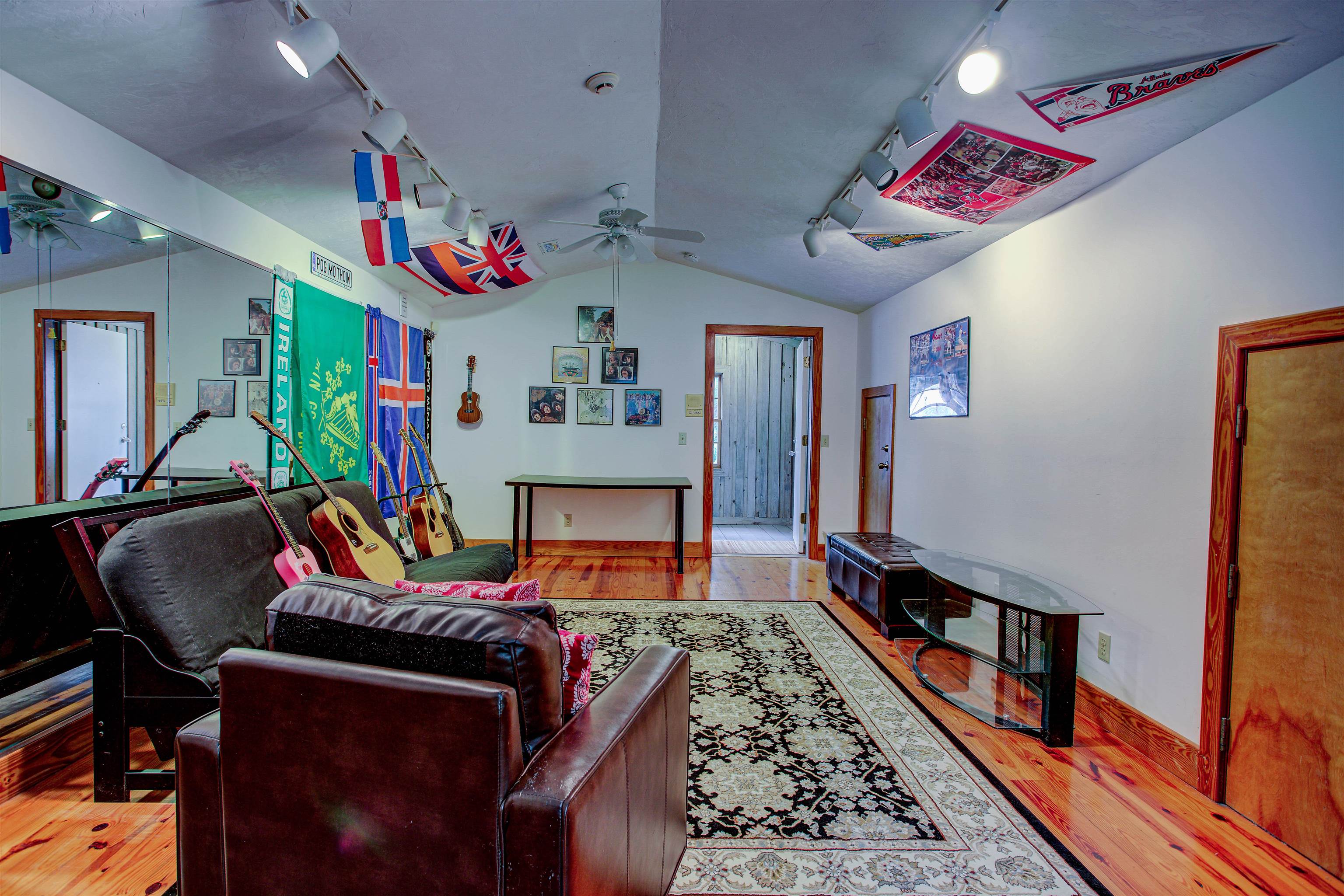 Image 36 of 50 For 411 Woodbluff Ter