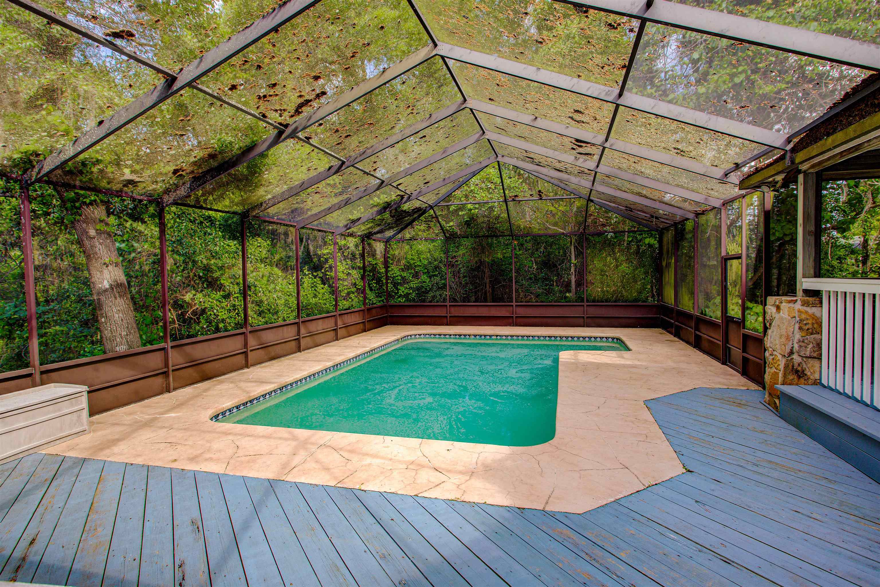Image 37 of 50 For 411 Woodbluff Ter