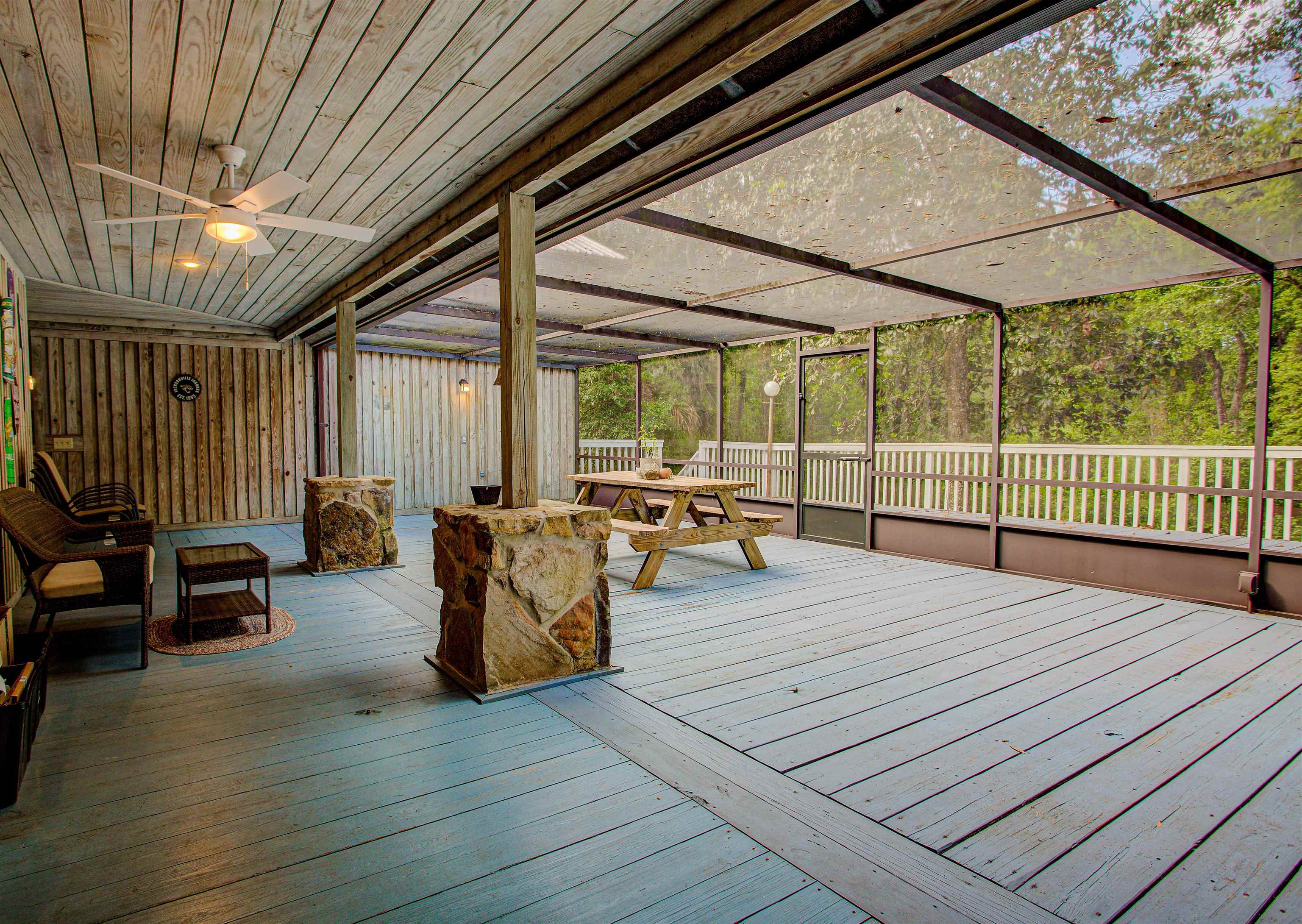 Image 42 of 50 For 411 Woodbluff Ter