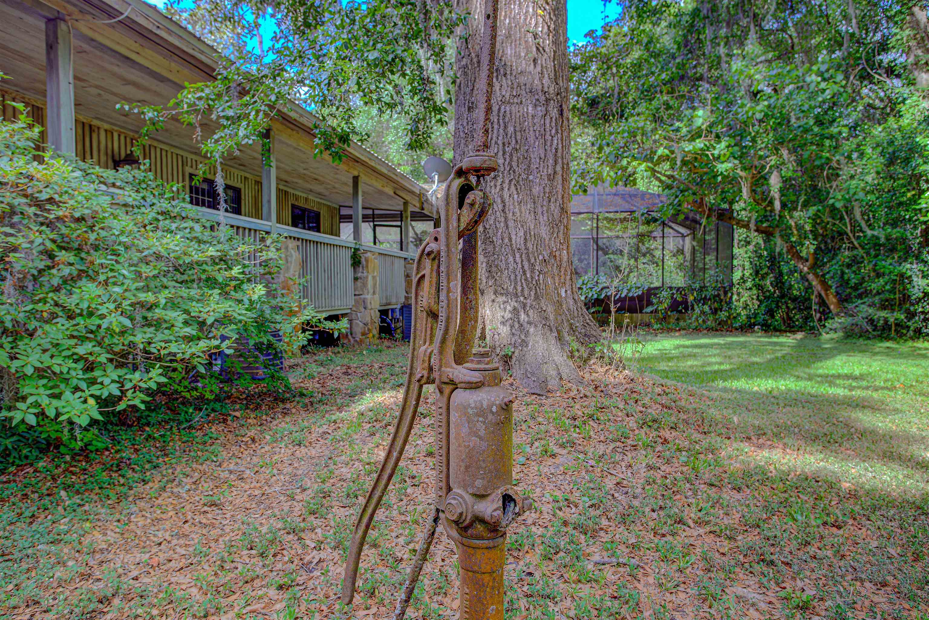 Image 49 of 50 For 411 Woodbluff Ter