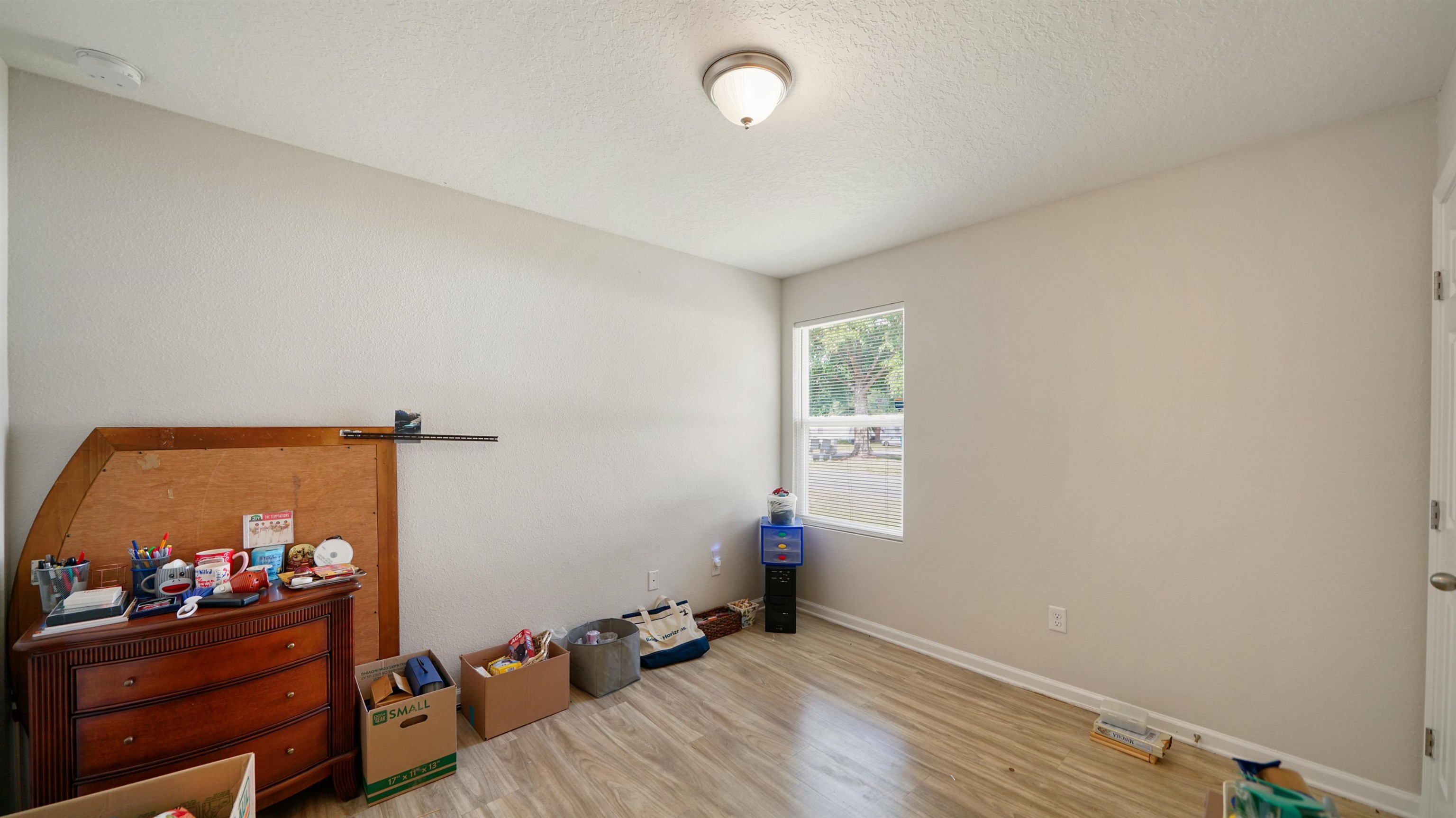 Image 12 of 19 For 8102 Buttercup St