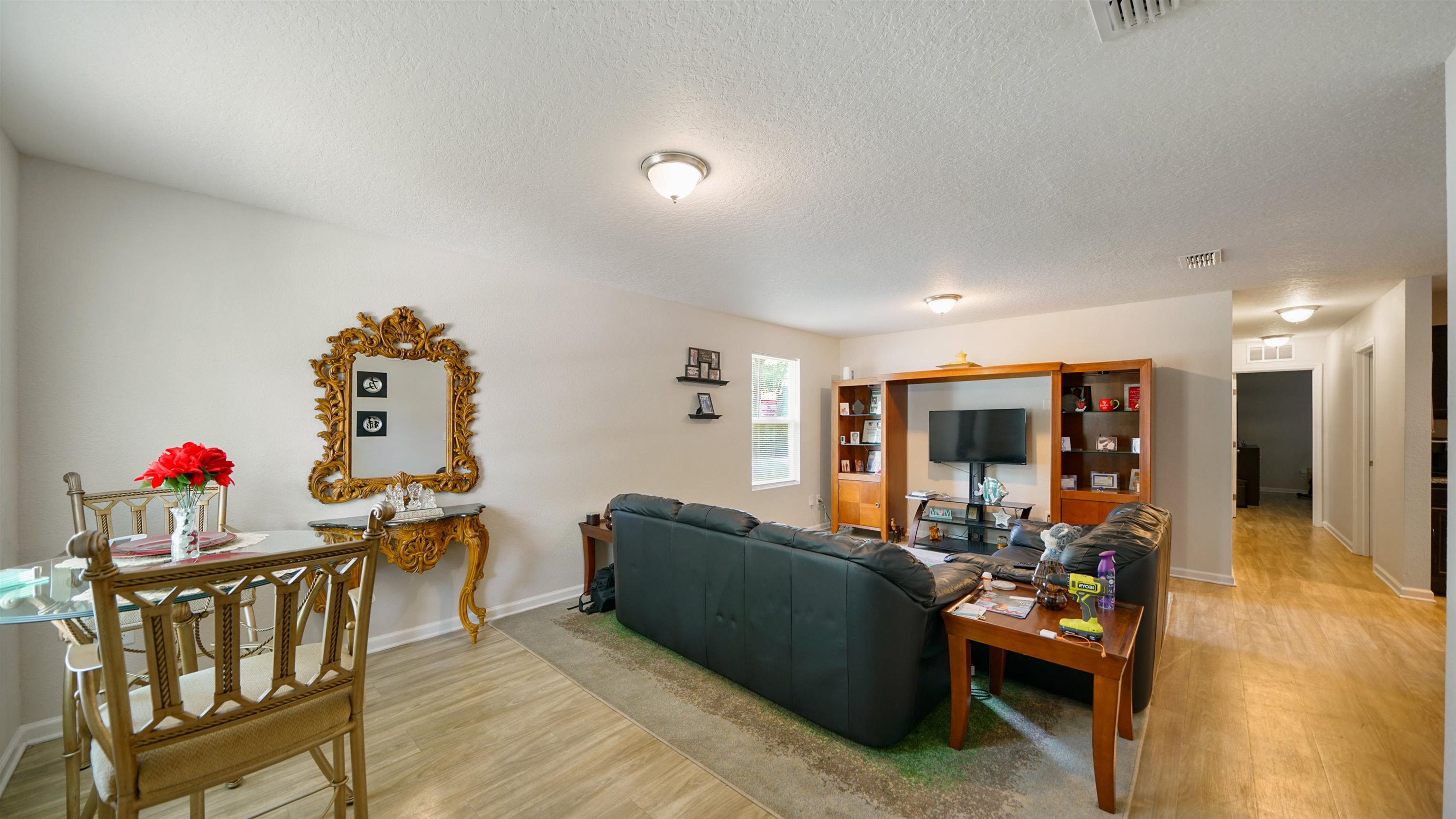 Image 4 of 19 For 8102 Buttercup St