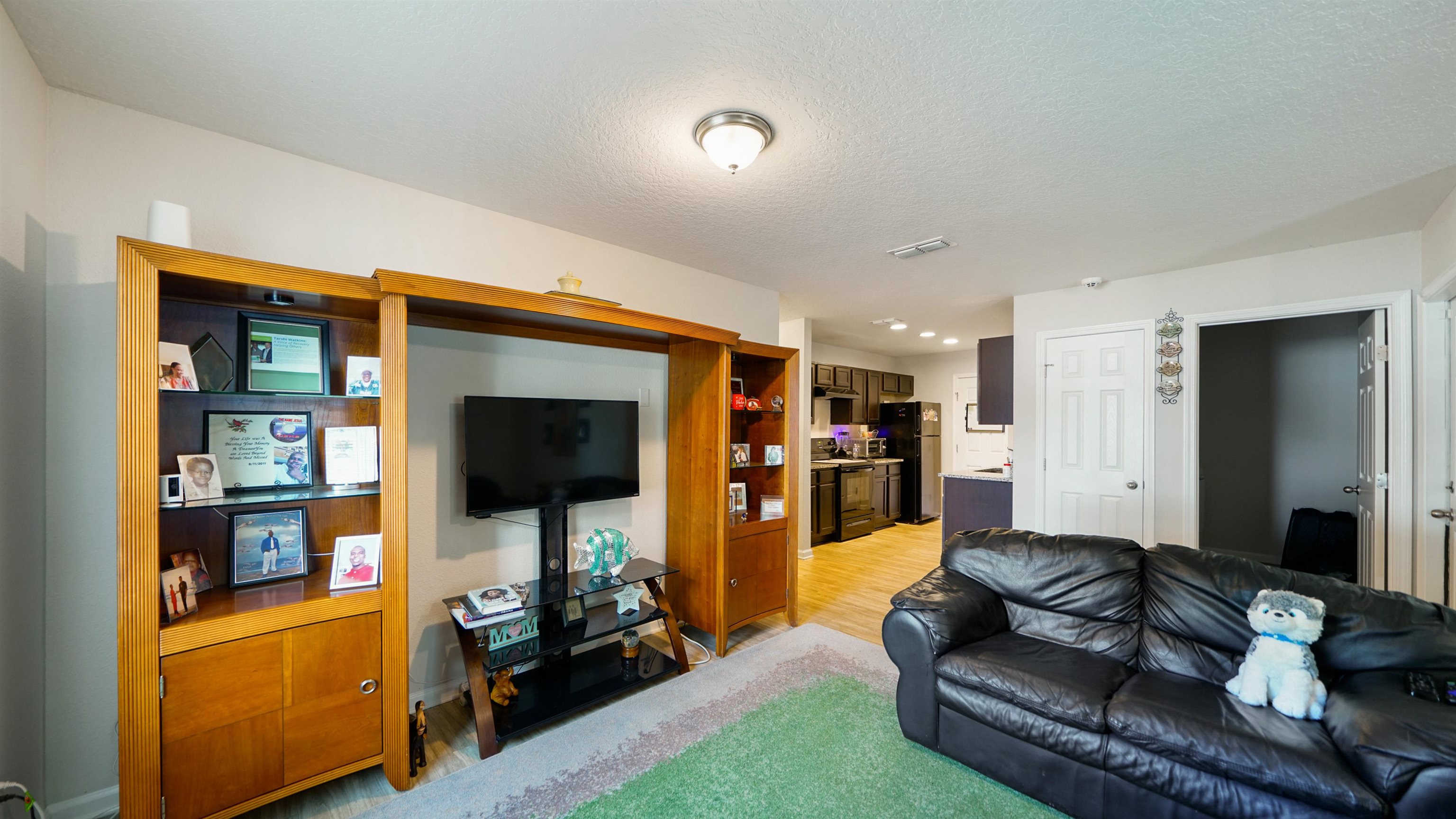 Image 5 of 19 For 8102 Buttercup St