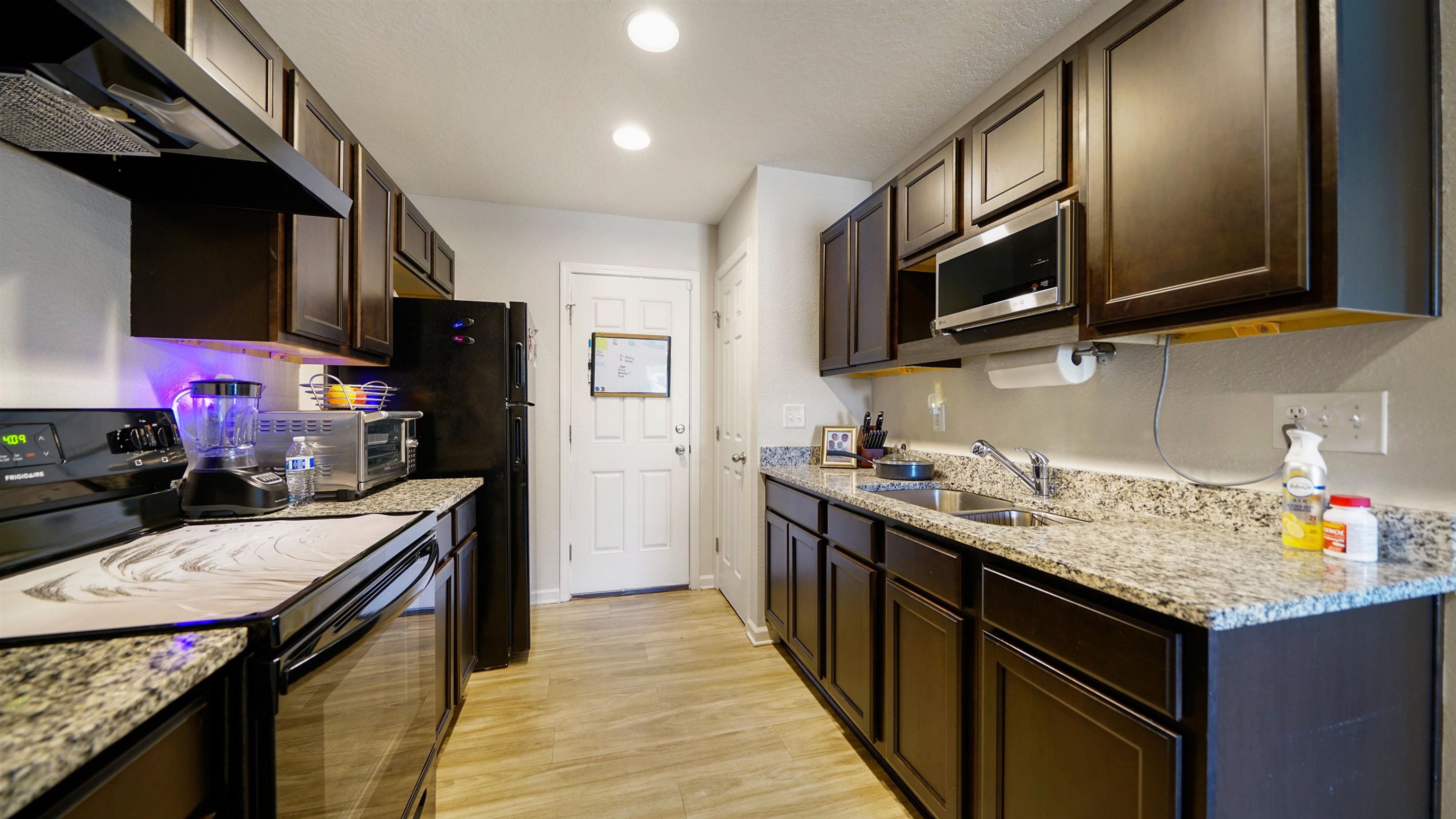 Image 7 of 19 For 8102 Buttercup St