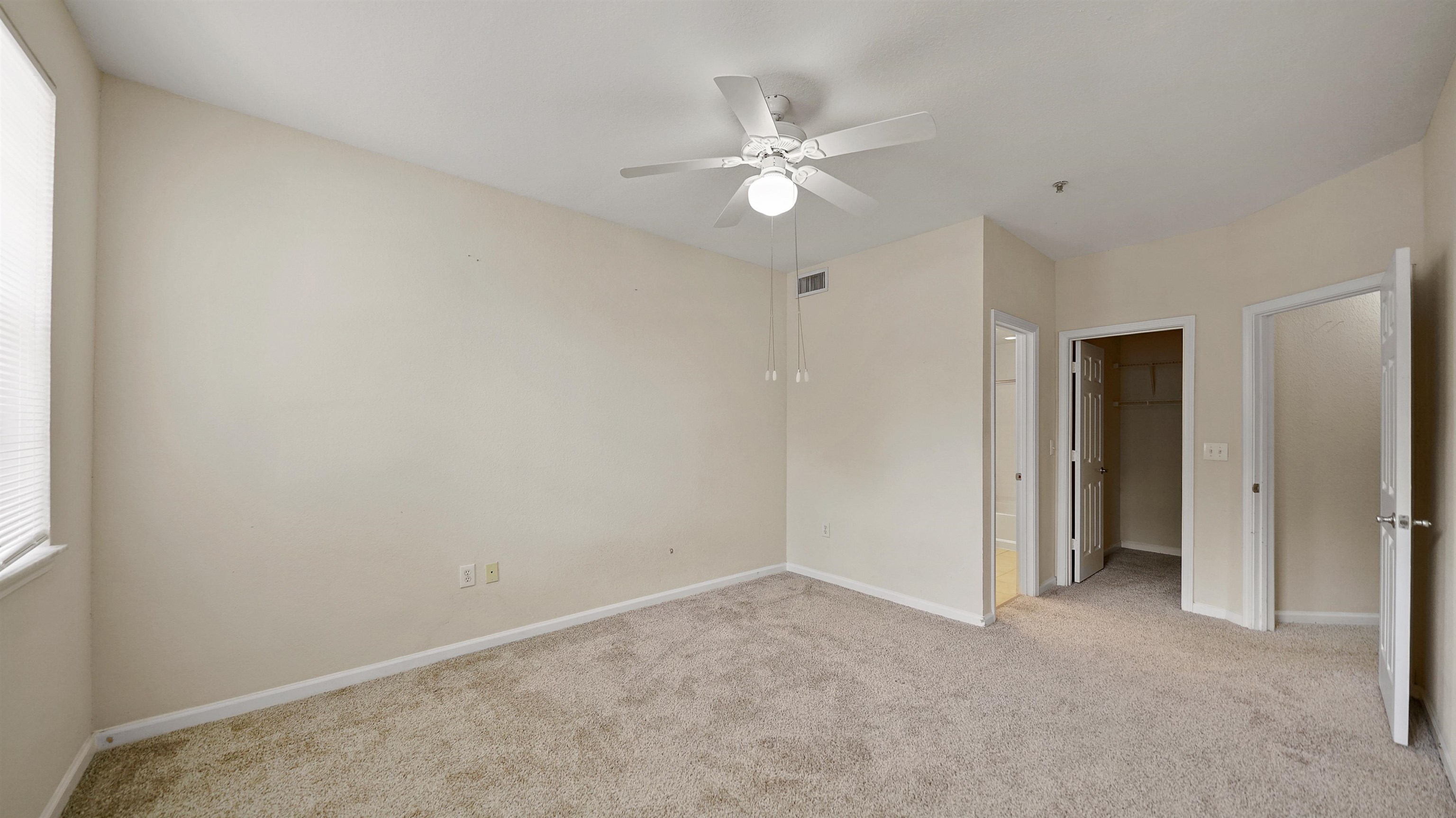 Image 13 of 34 For 10075 Gate Pkwy  1513