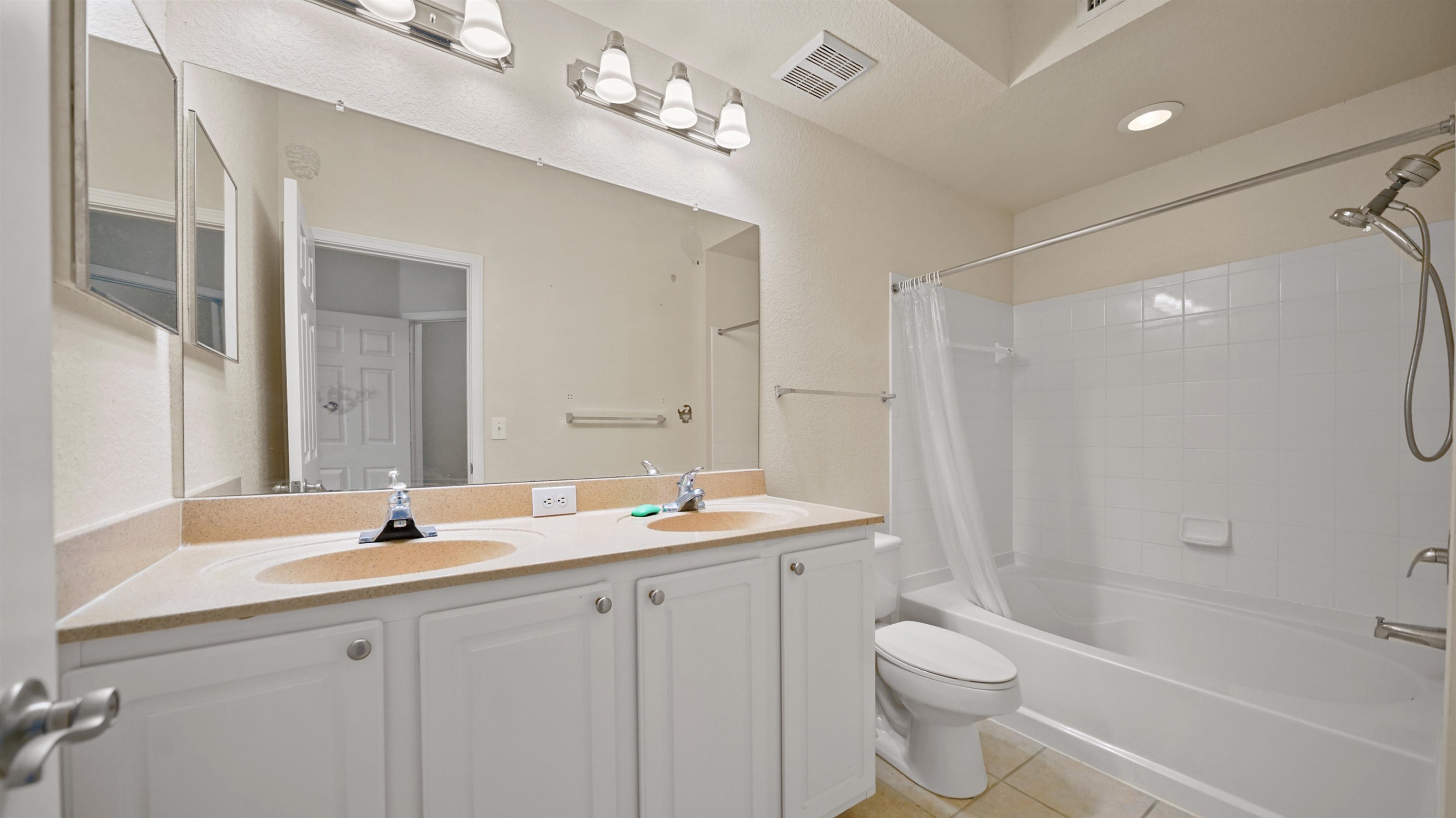 Image 14 of 34 For 10075 Gate Pkwy  1513