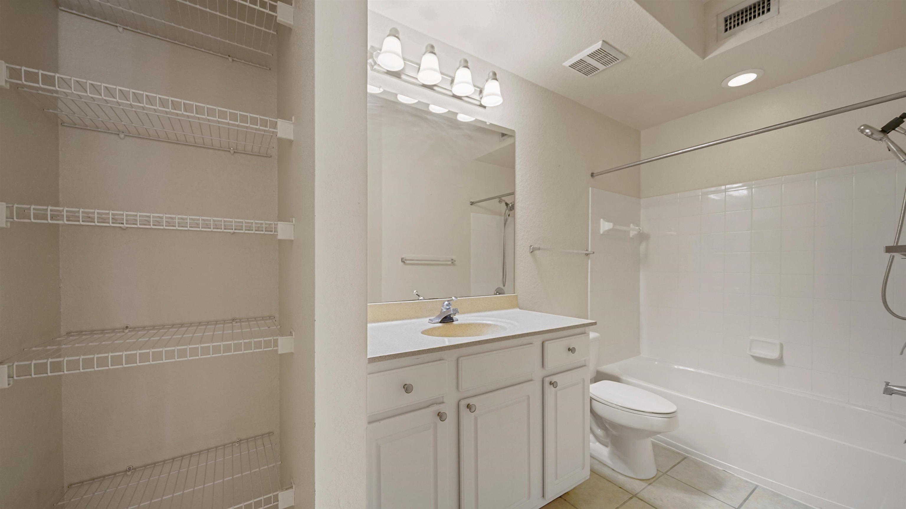 Image 17 of 34 For 10075 Gate Pkwy  1513