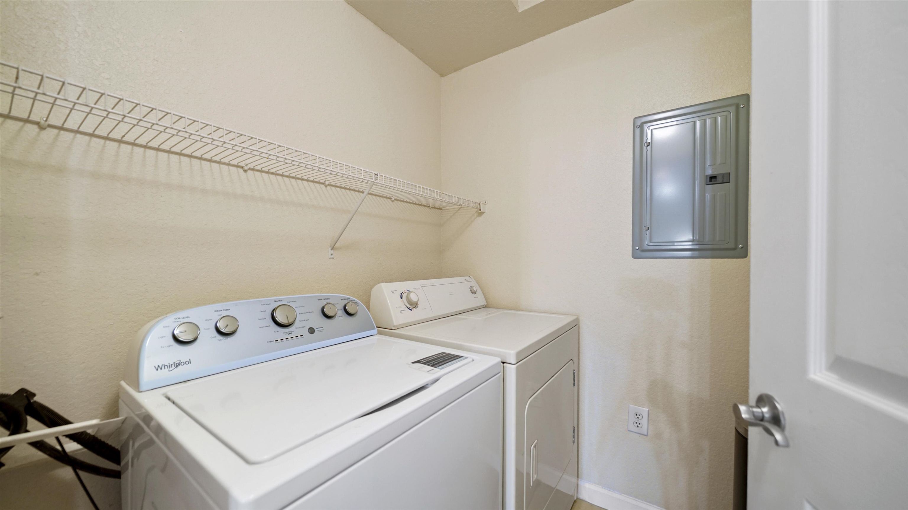 Image 20 of 34 For 10075 Gate Pkwy  1513