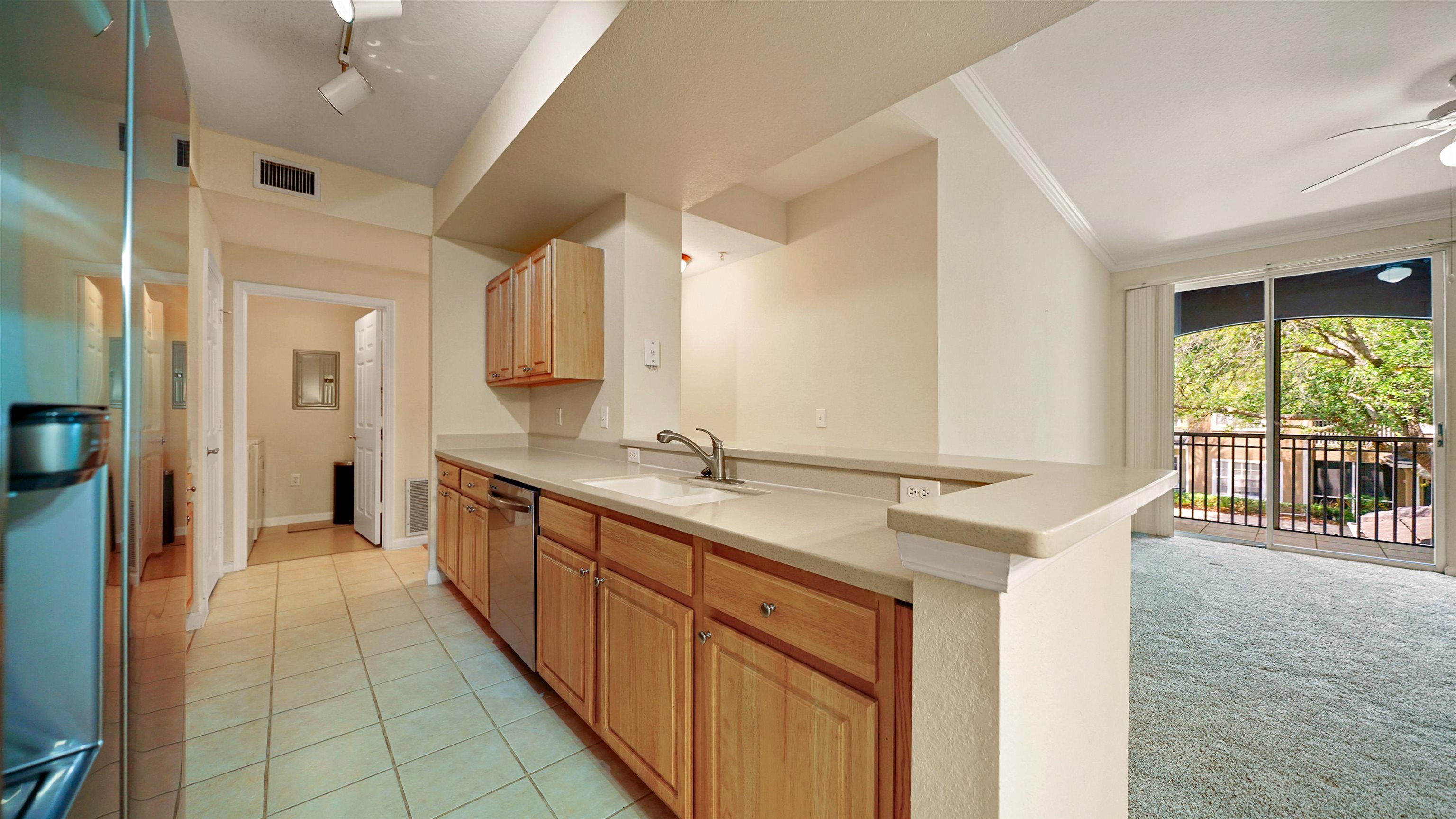 Image 8 of 34 For 10075 Gate Pkwy  1513