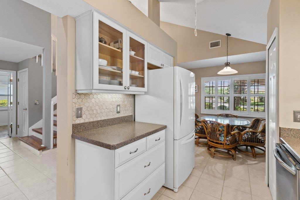 Image 10 of 77 For 123 Lions Gate Dr
