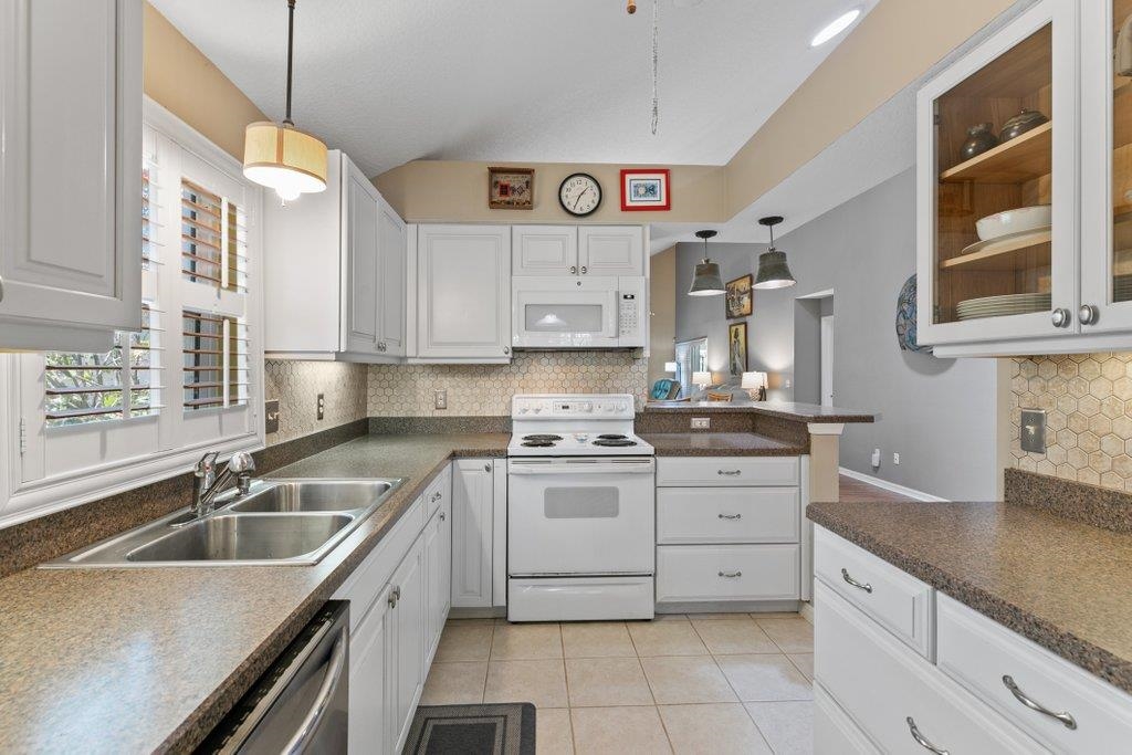 Image 11 of 77 For 123 Lions Gate Dr
