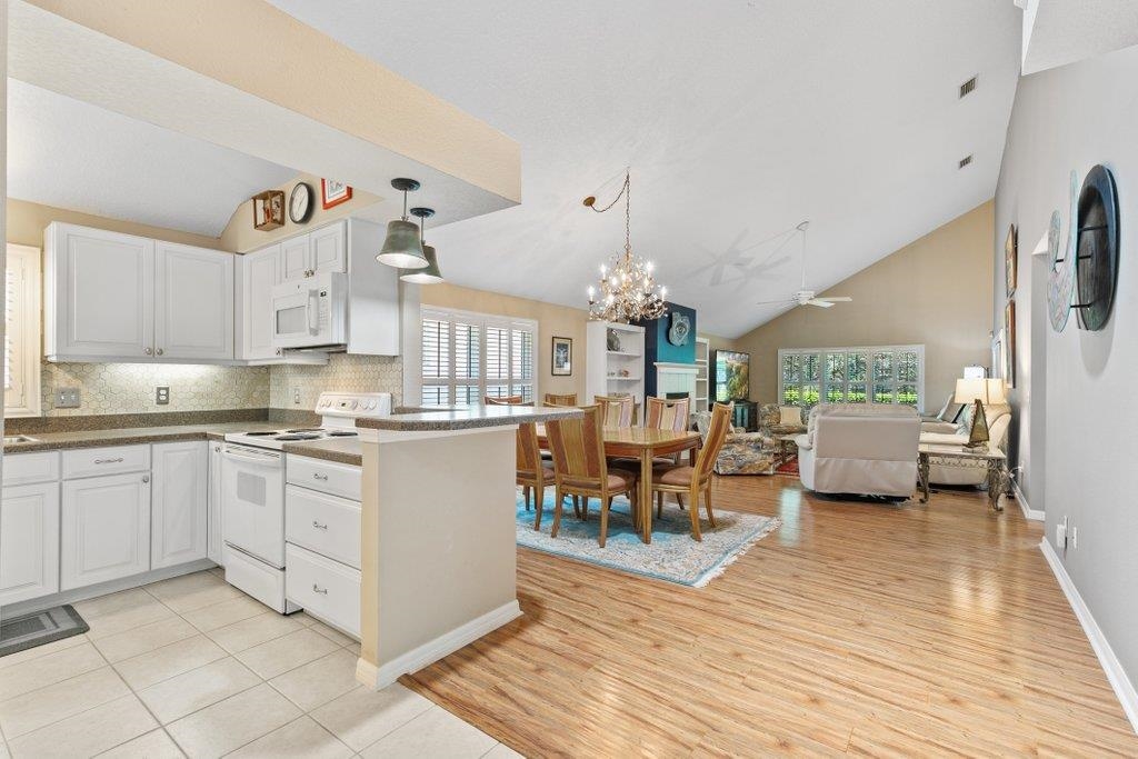 Image 15 of 77 For 123 Lions Gate Dr
