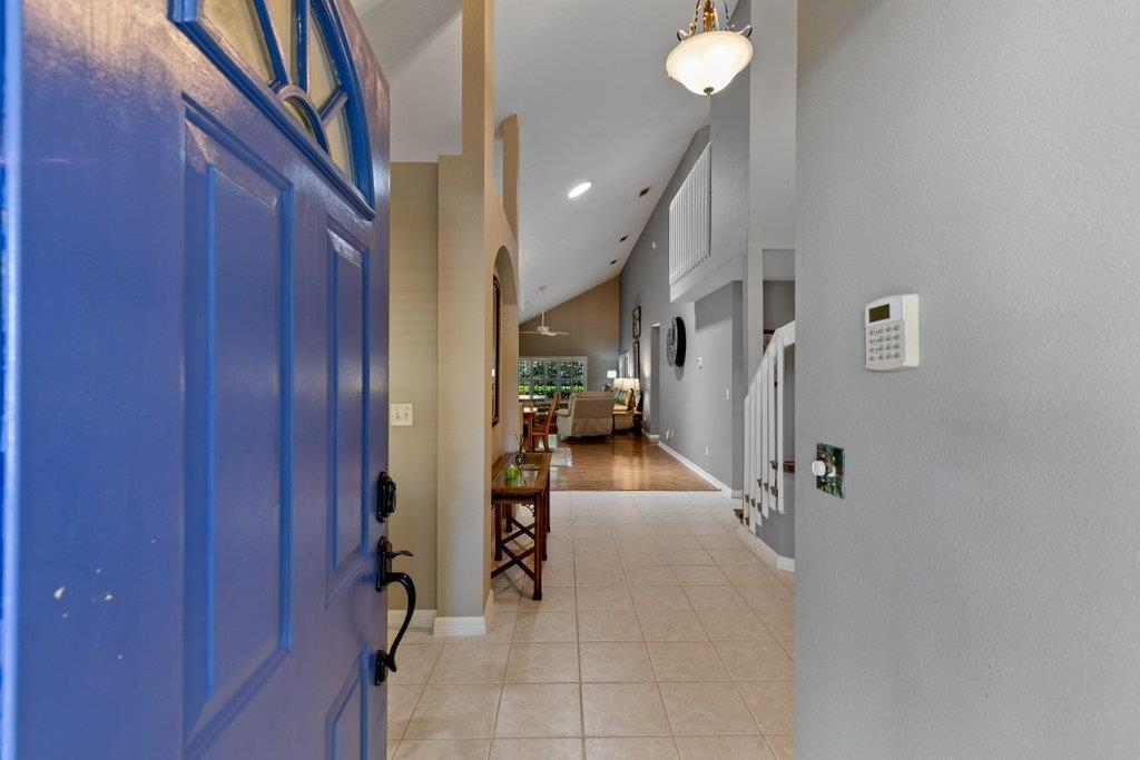 Image 5 of 77 For 123 Lions Gate Dr