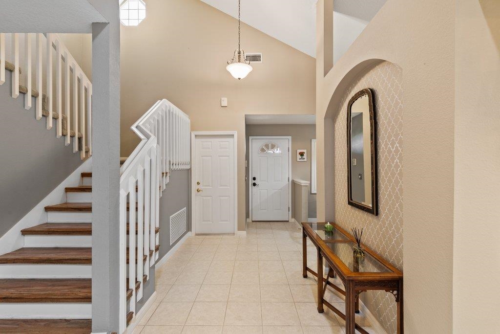Image 6 of 77 For 123 Lions Gate Dr