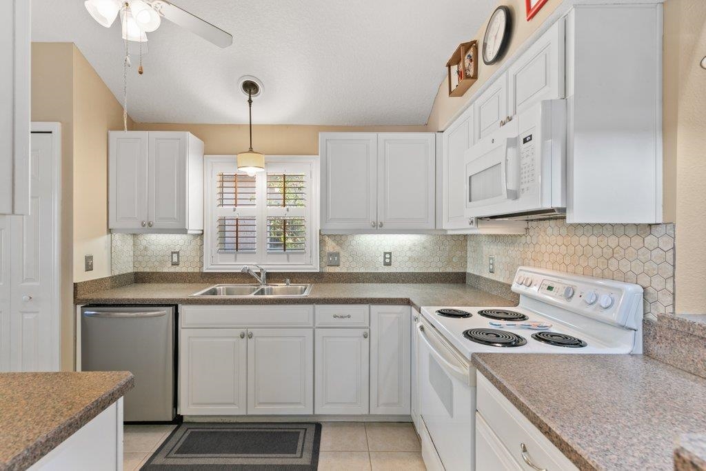 Image 9 of 77 For 123 Lions Gate Dr