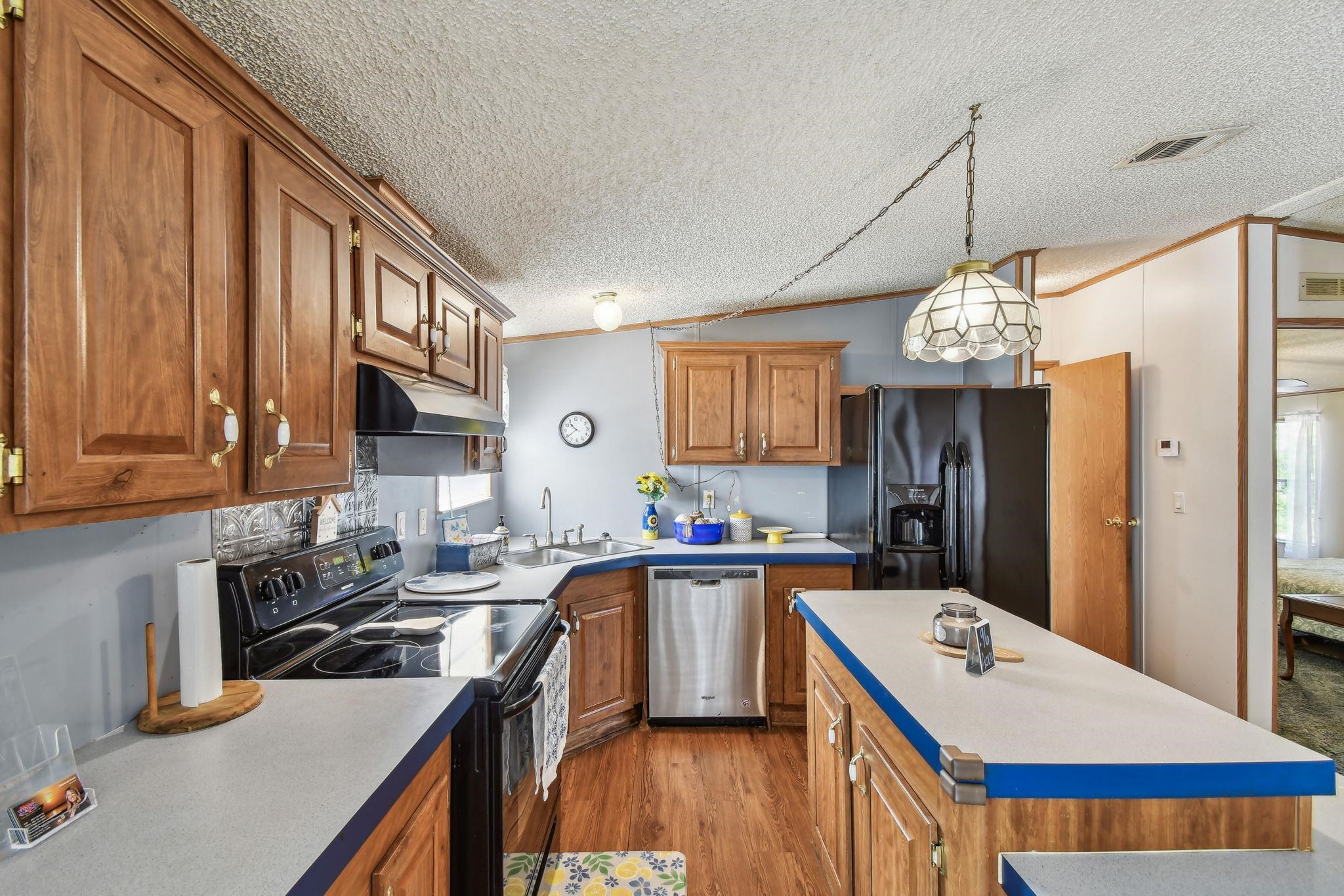 Image 4 of 51 For 210 Comer Rd