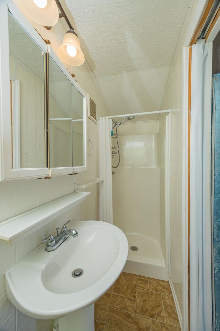 Image 37 of 80 For 232 Riberia St