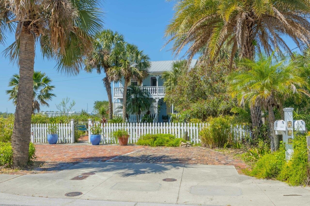 Image 6 of 80 For 232 Riberia St