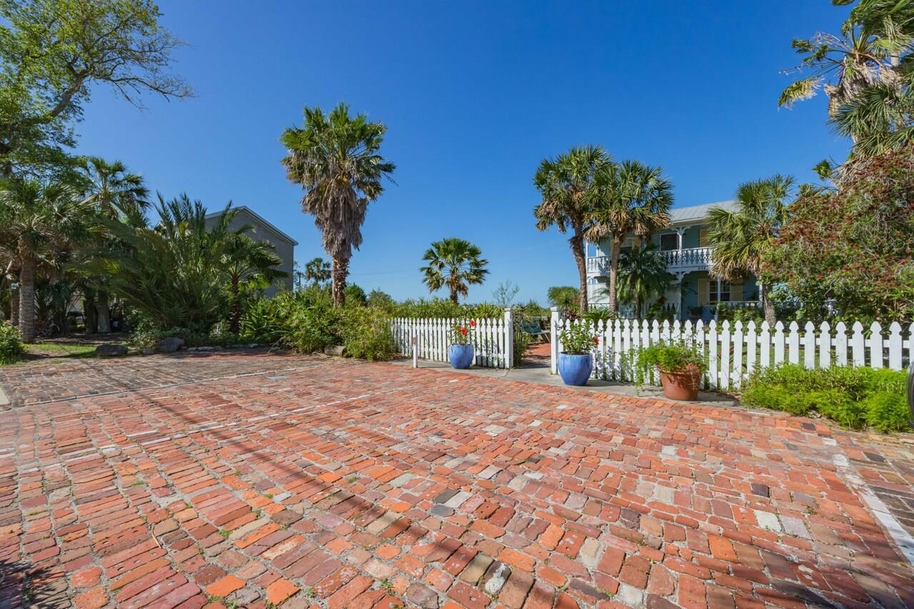 Image 8 of 80 For 232 Riberia St