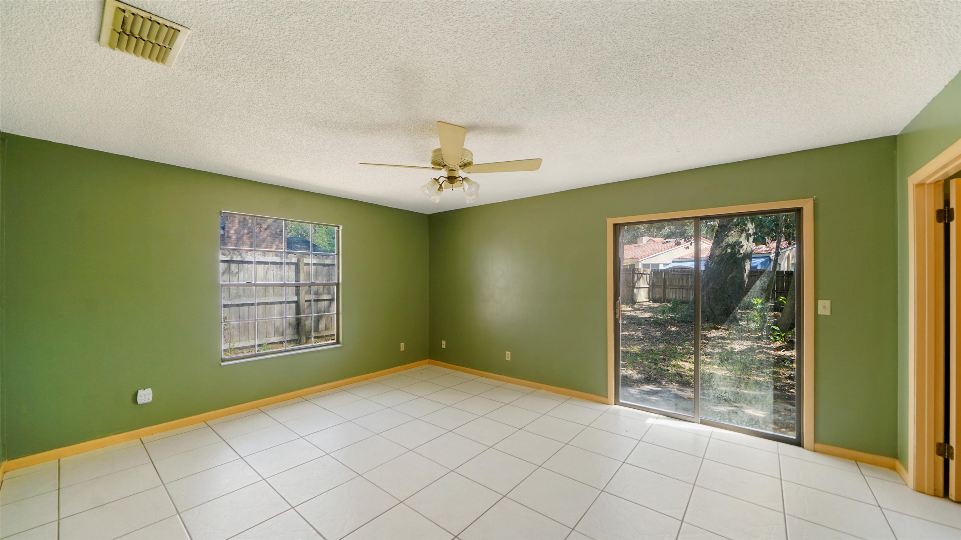 Image 11 of 49 For 689 16th St  