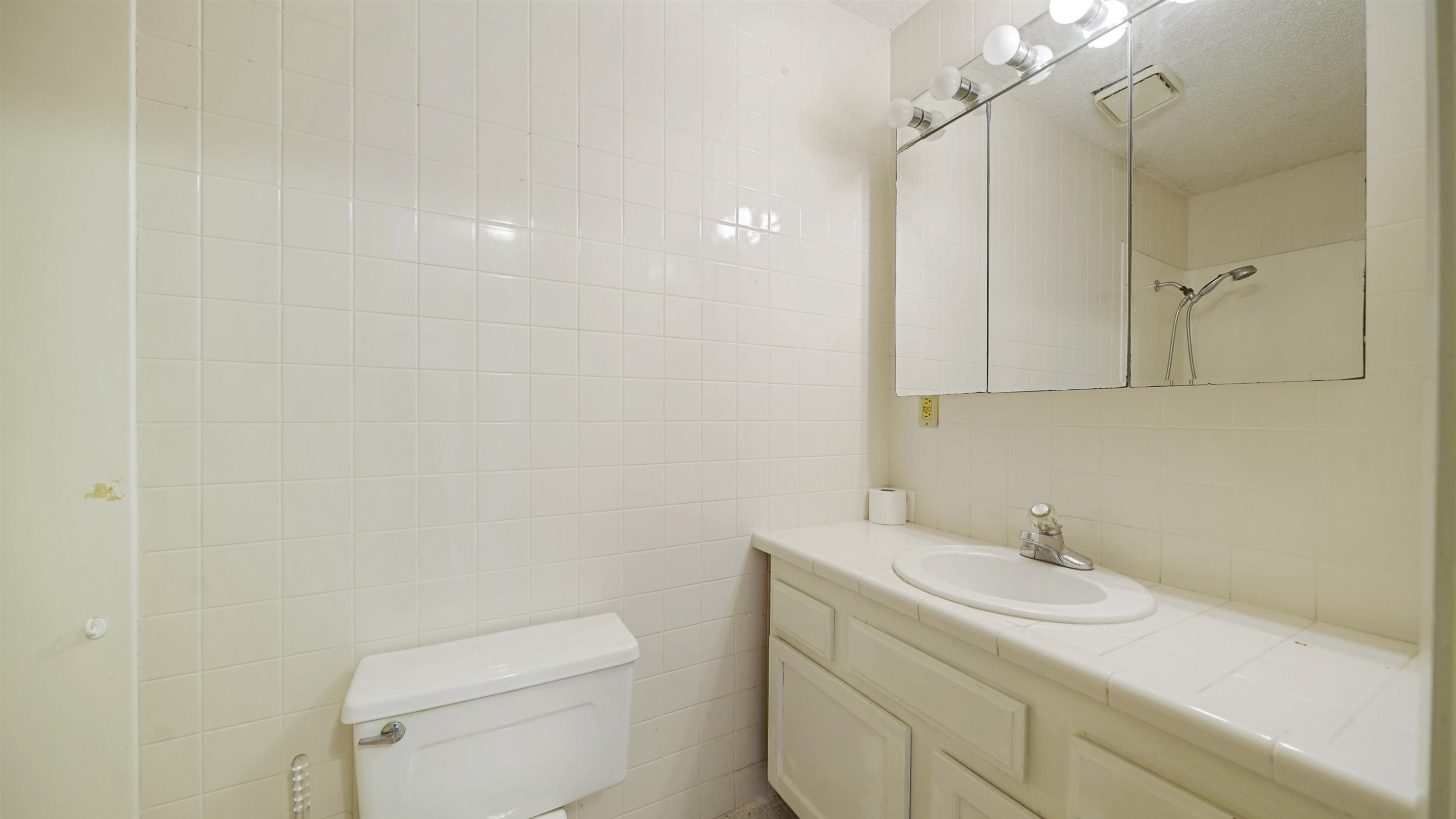 Image 22 of 49 For 689 16th St  