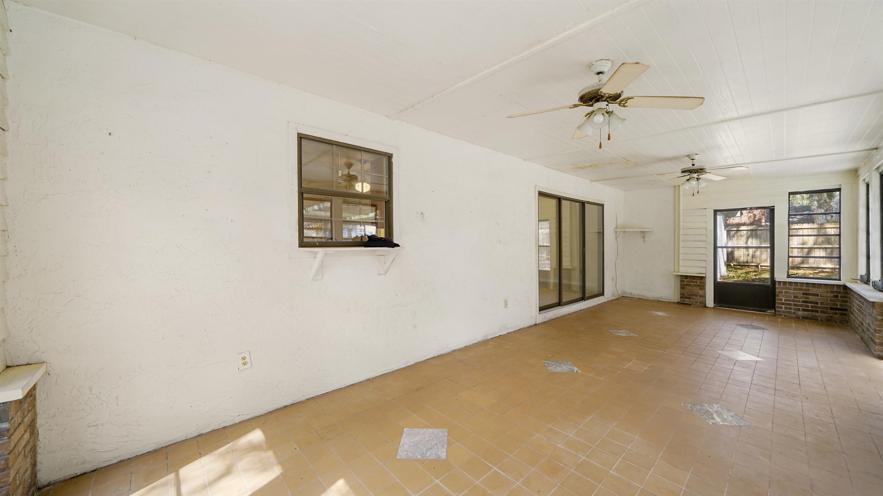 Image 25 of 49 For 689 16th St  