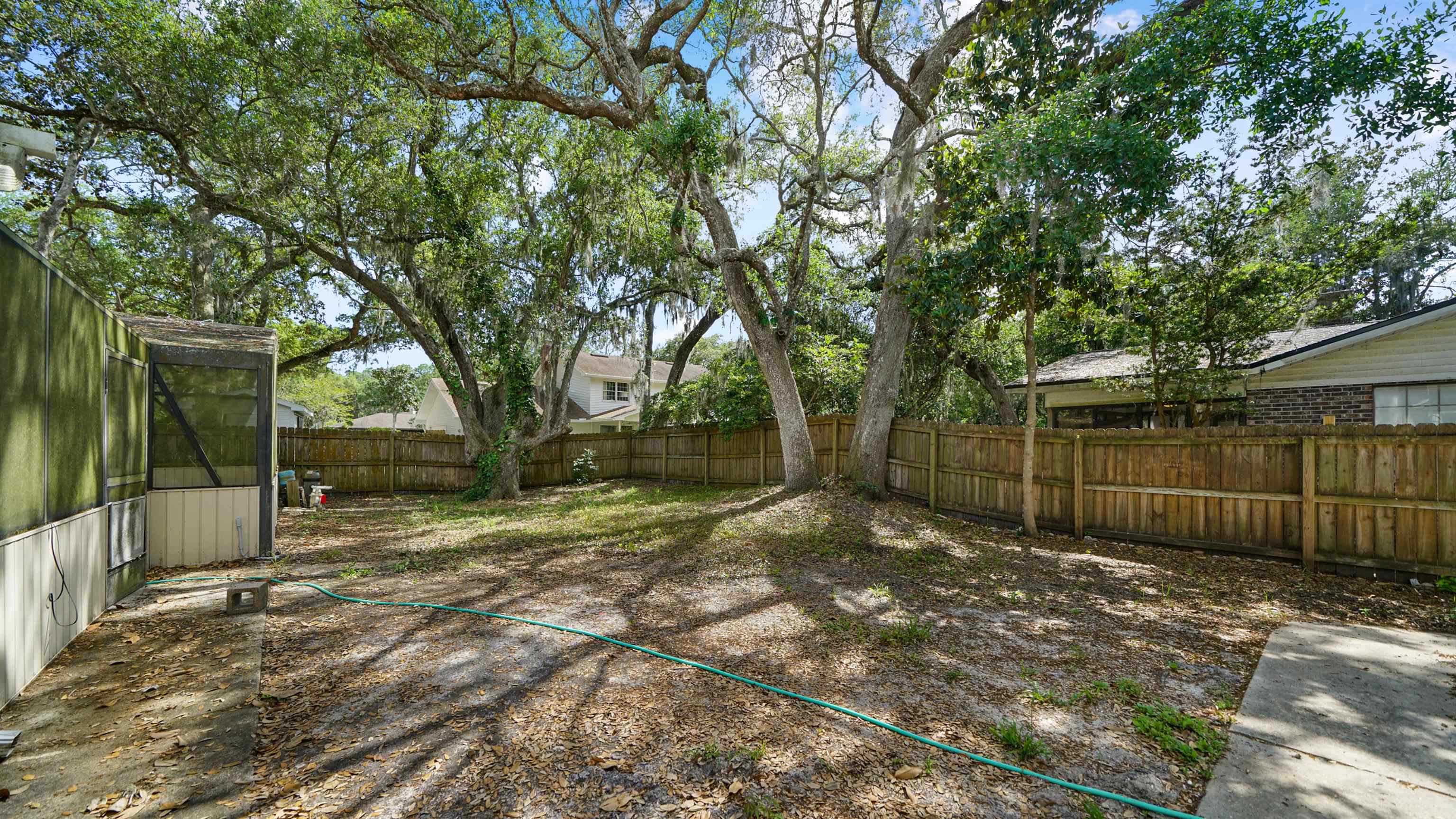 Image 28 of 49 For 689 16th St  