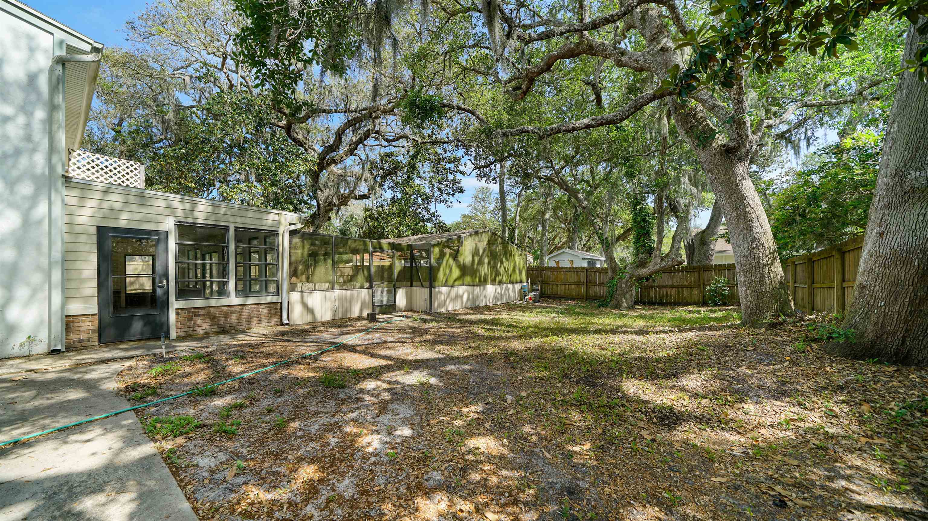 Image 29 of 49 For 689 16th St  