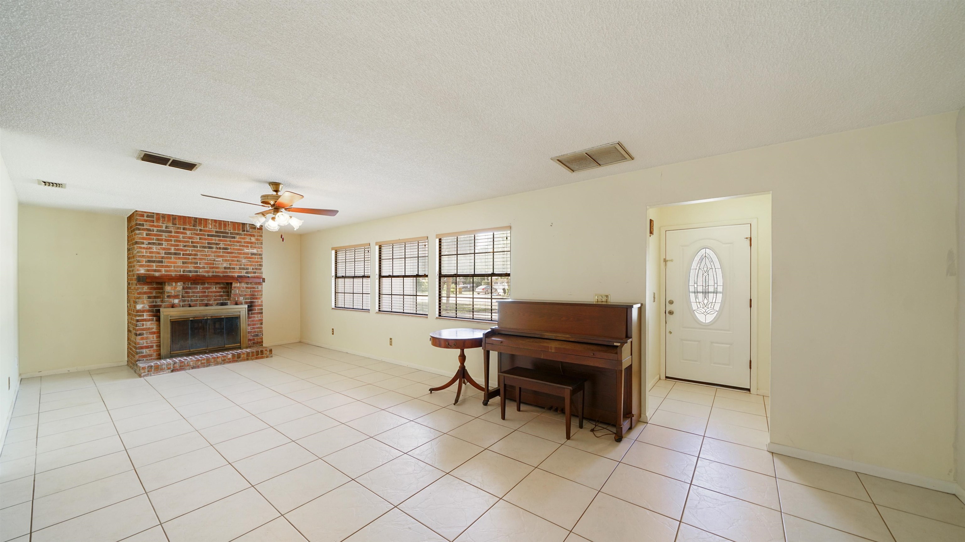 Image 8 of 49 For 689 16th St  