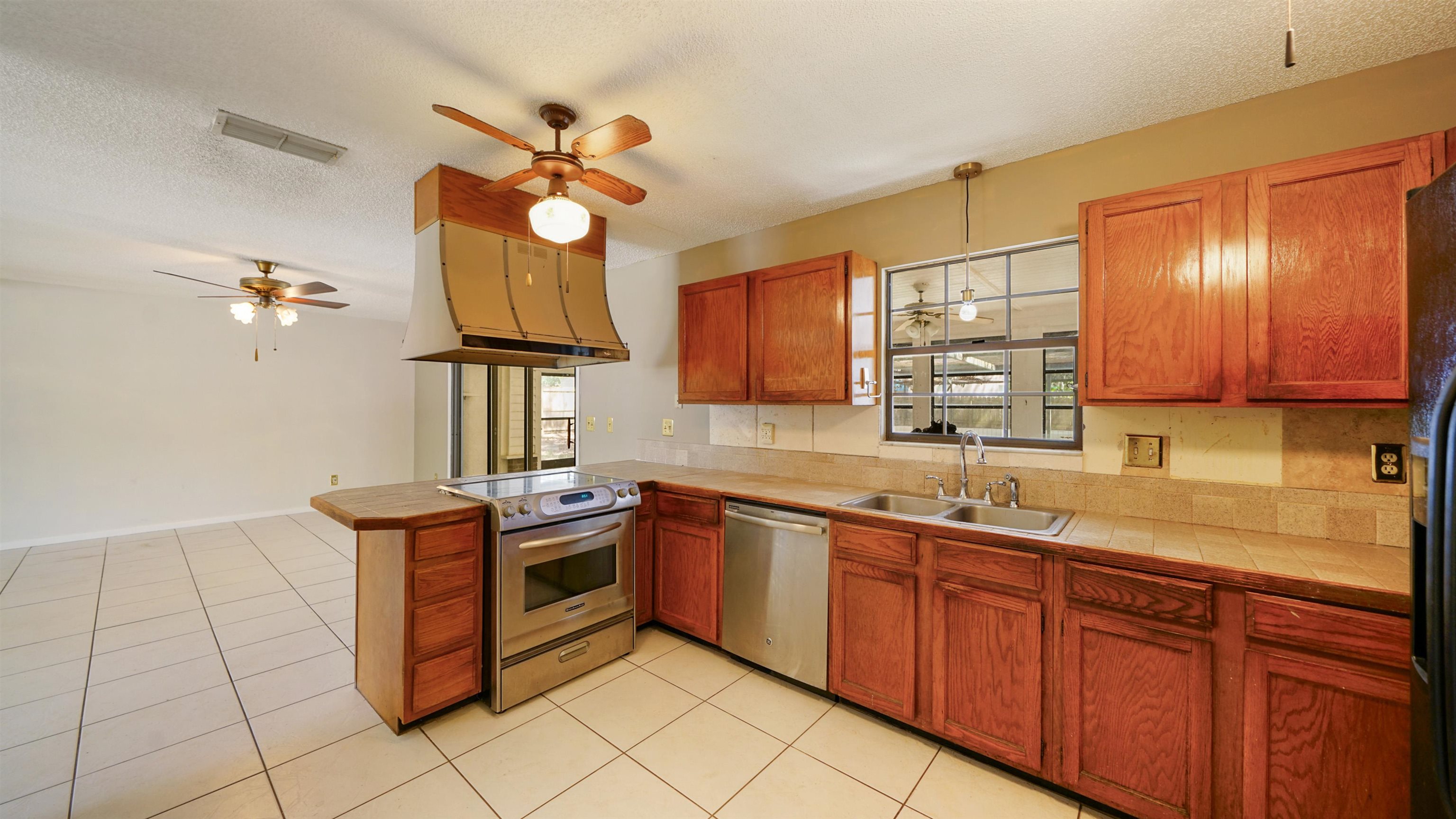 Image 9 of 49 For 689 16th St  