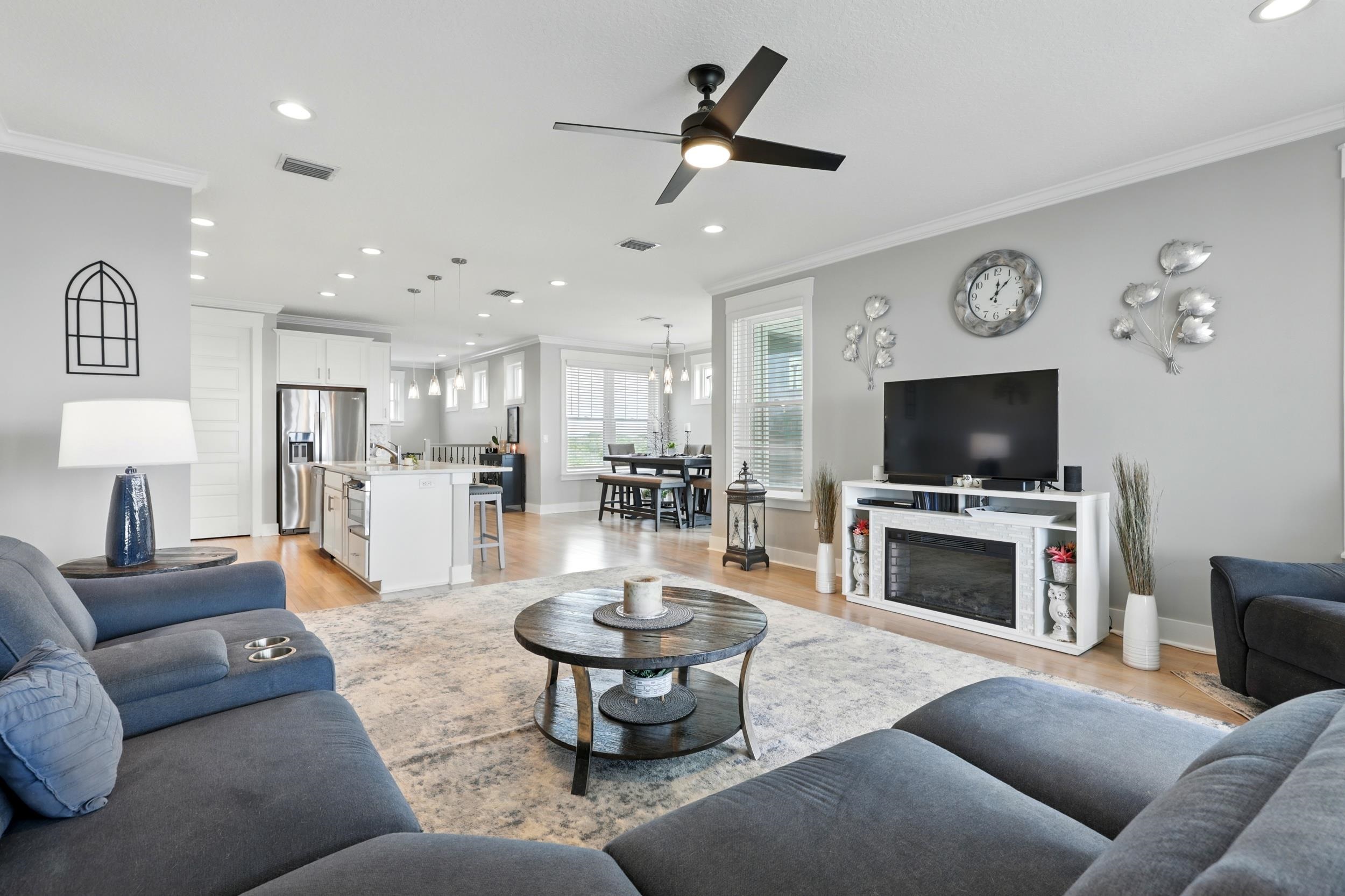 Image 36 of 74 For 601 Seagate Ln