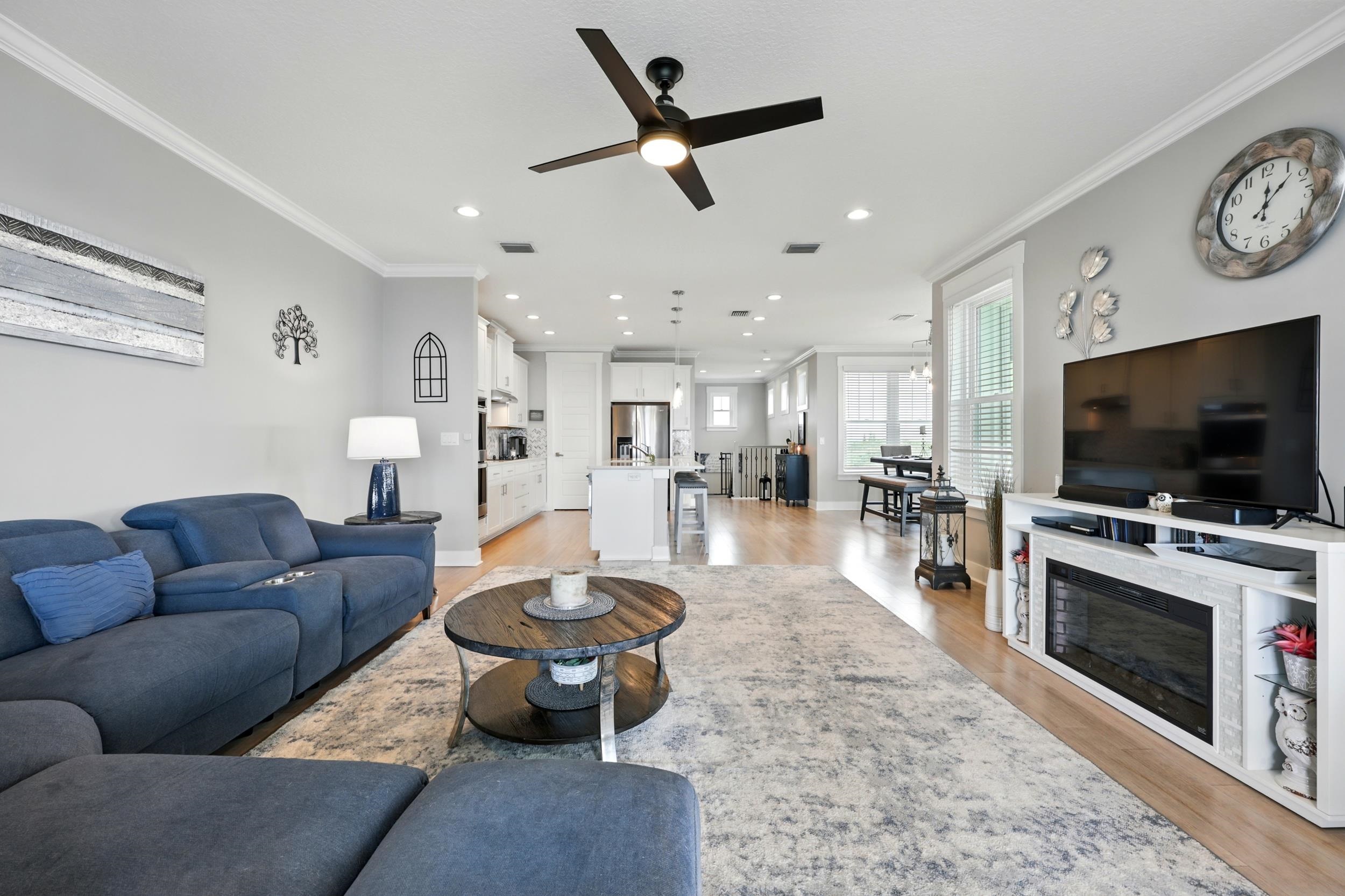 Image 37 of 74 For 601 Seagate Ln