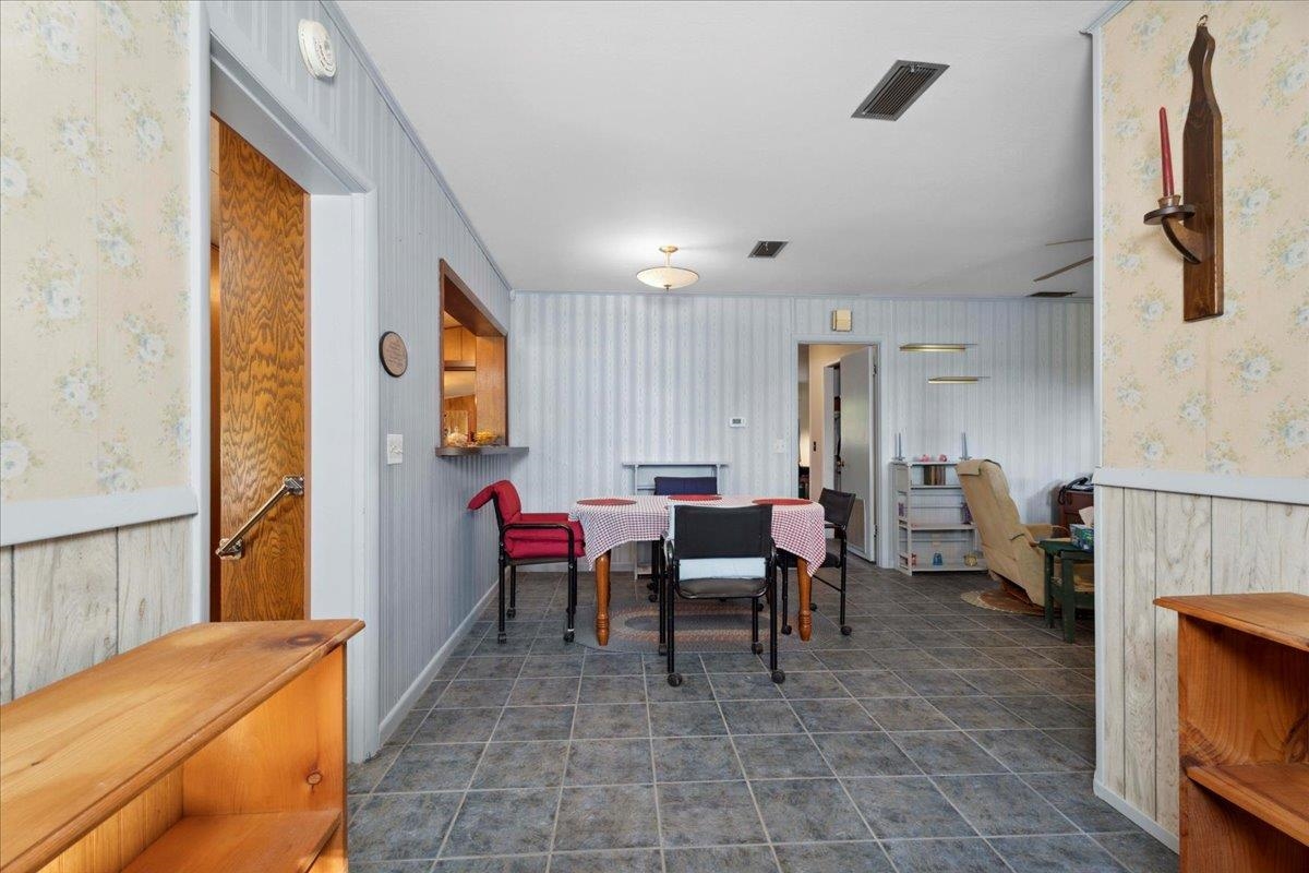 Image 18 of 54 For 126 Echo Ln  