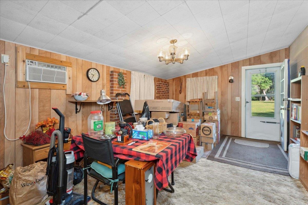 Image 33 of 54 For 126 Echo Ln  