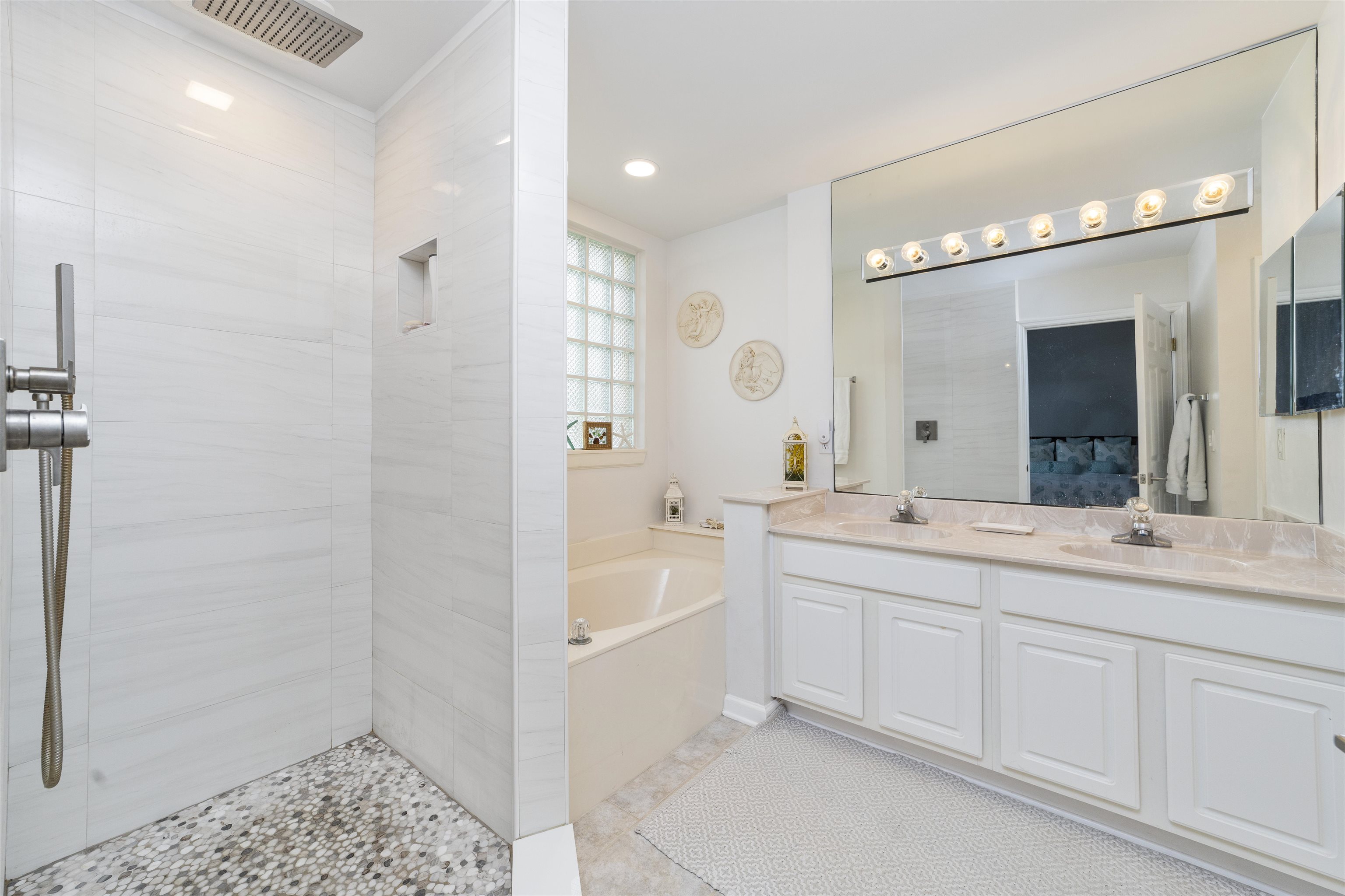 Image 23 of 33 For 208 Augusta Circle