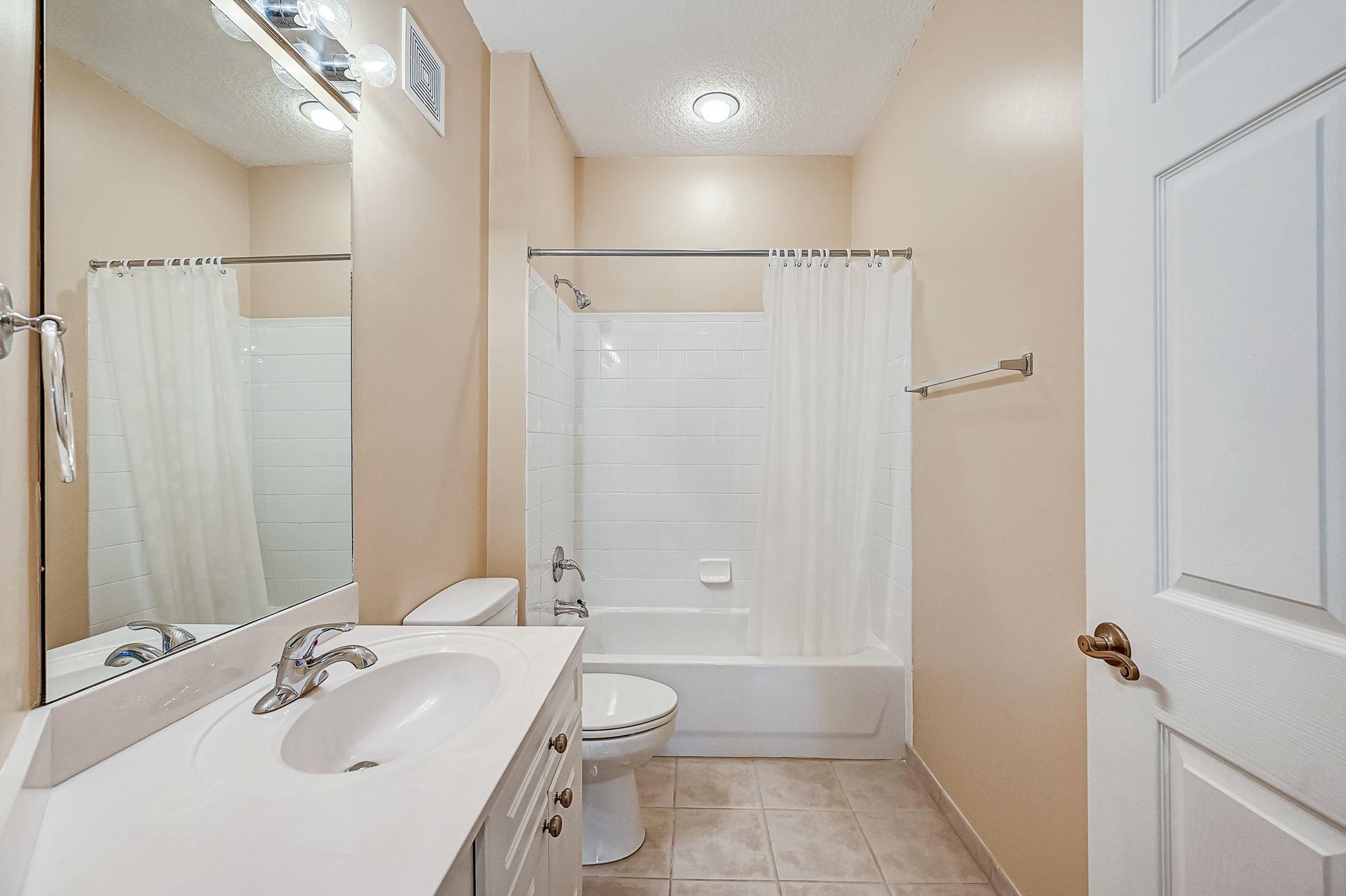 Image 26 of 47 For 112 Laurel Wood Way  202