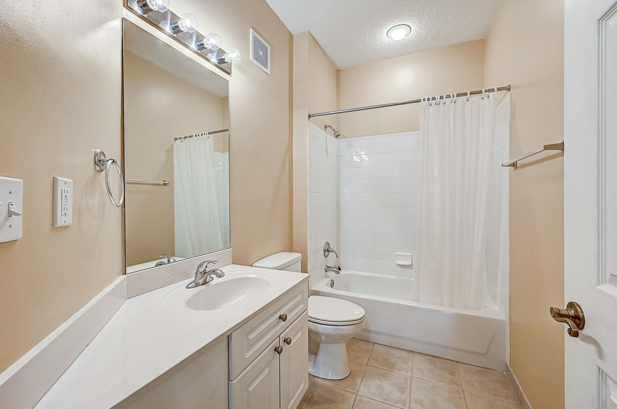 Image 27 of 47 For 112 Laurel Wood Way  202