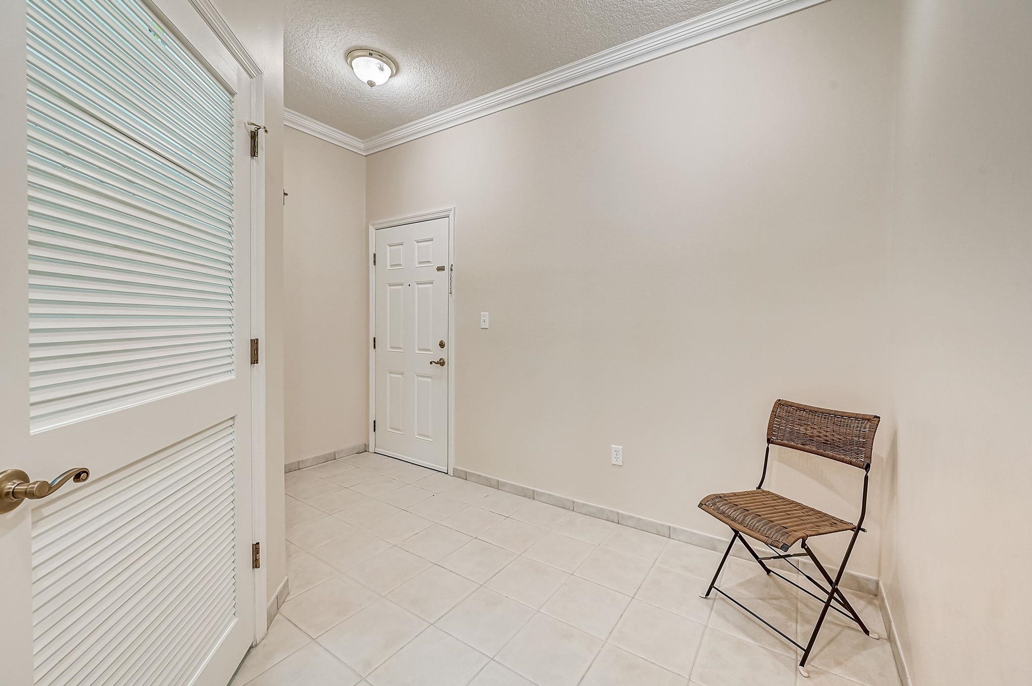 Image 31 of 47 For 112 Laurel Wood Way  202