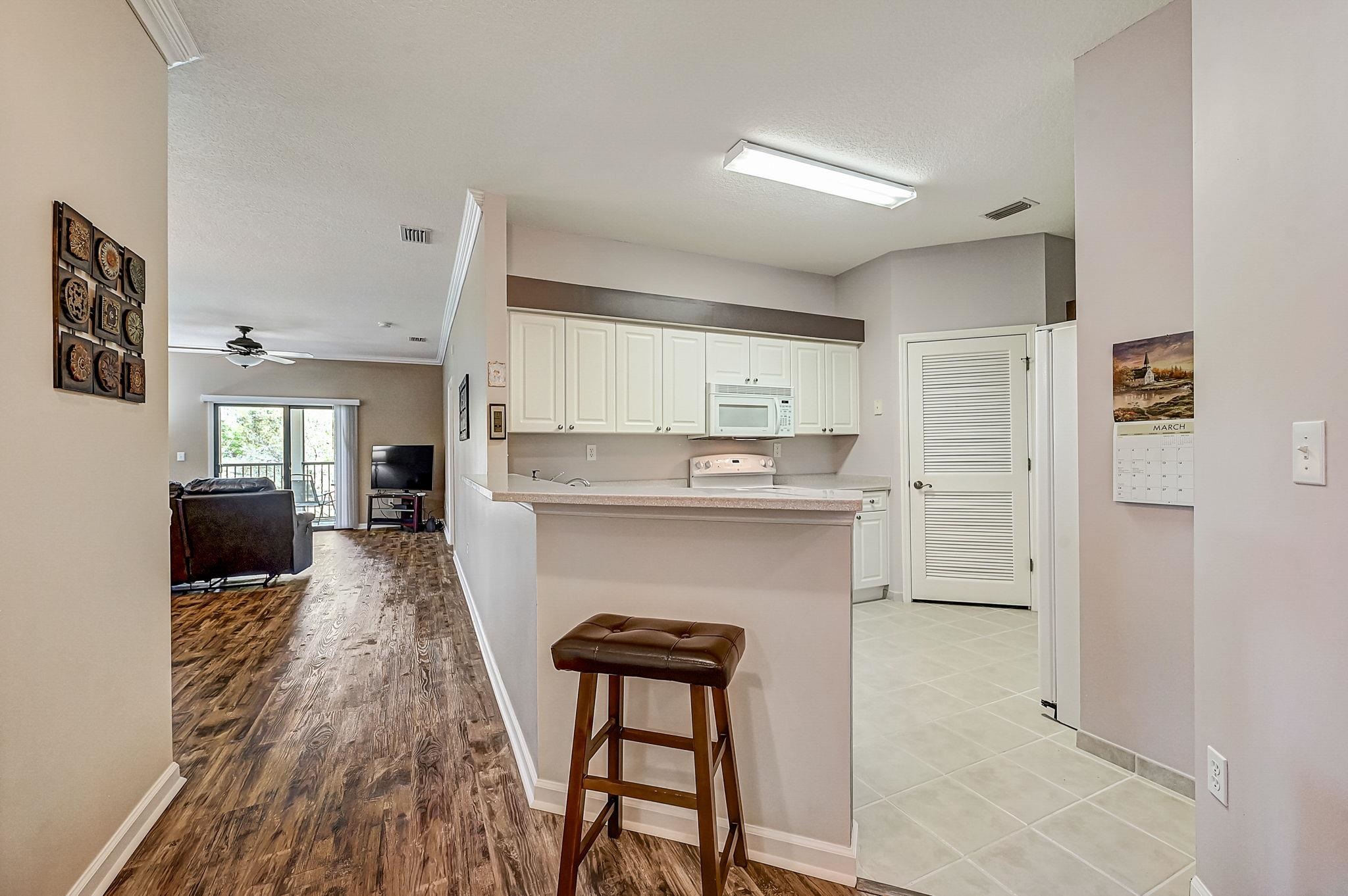 Image 6 of 47 For 112 Laurel Wood Way  202
