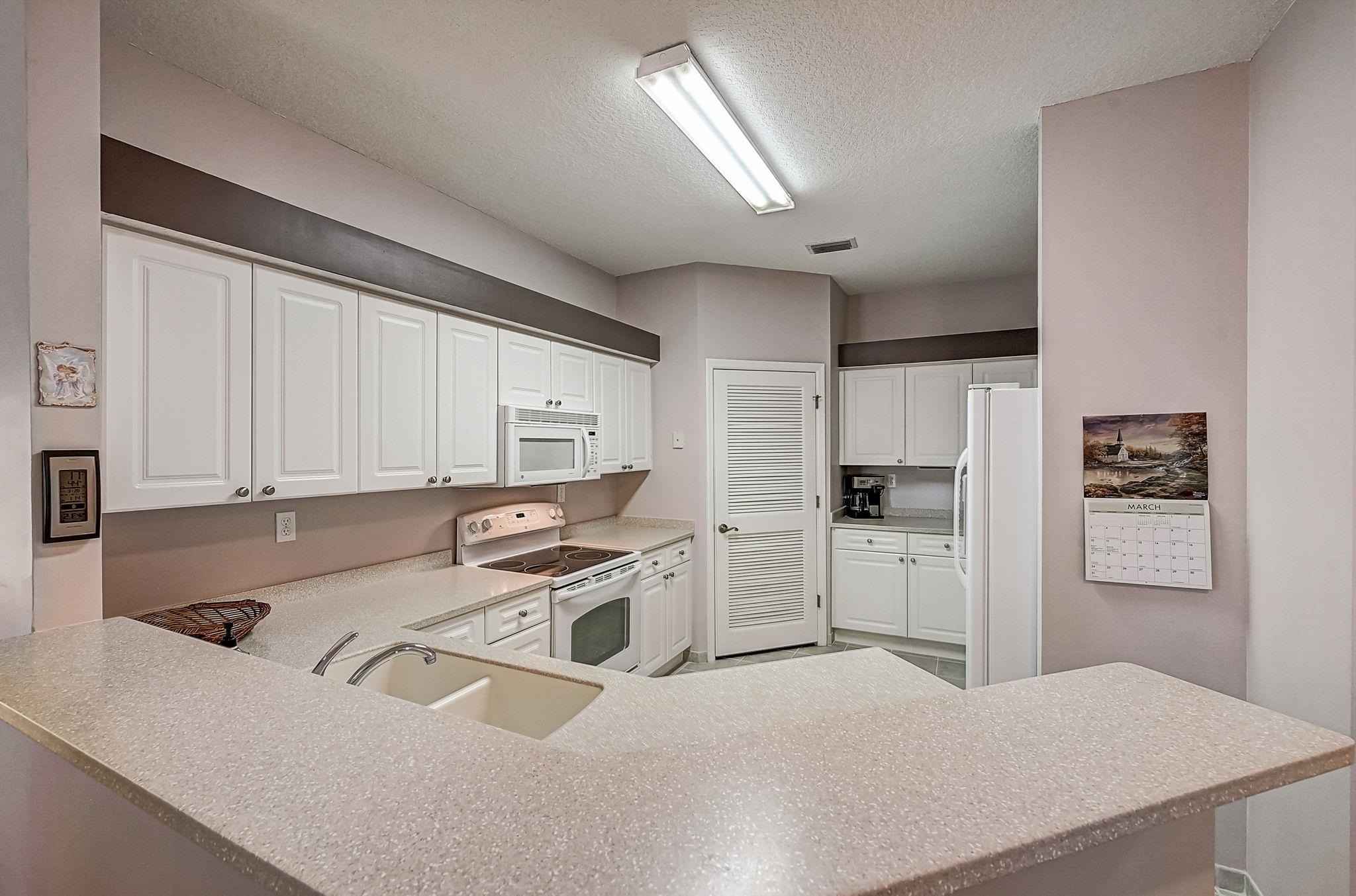 Image 7 of 47 For 112 Laurel Wood Way  202