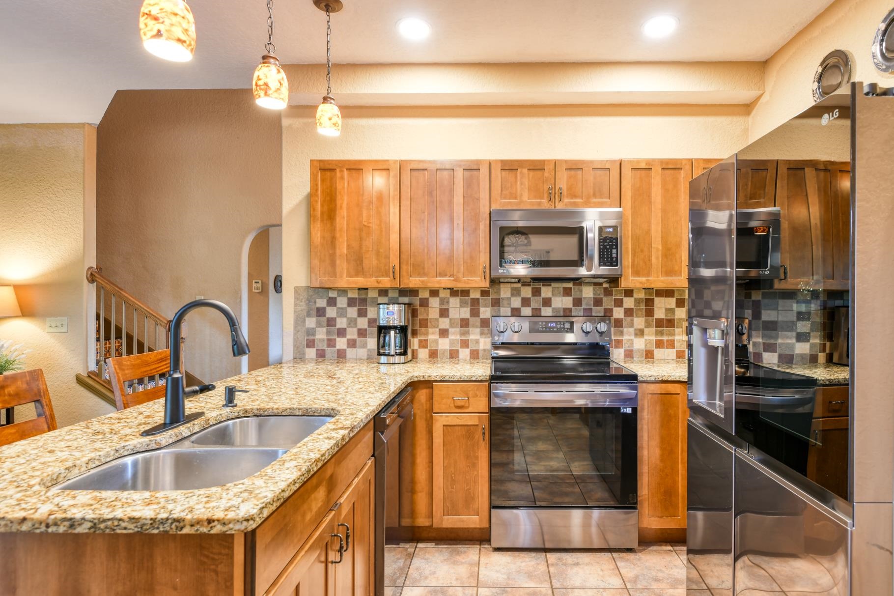 Image 11 of 50 For 998 Aragon Ave.