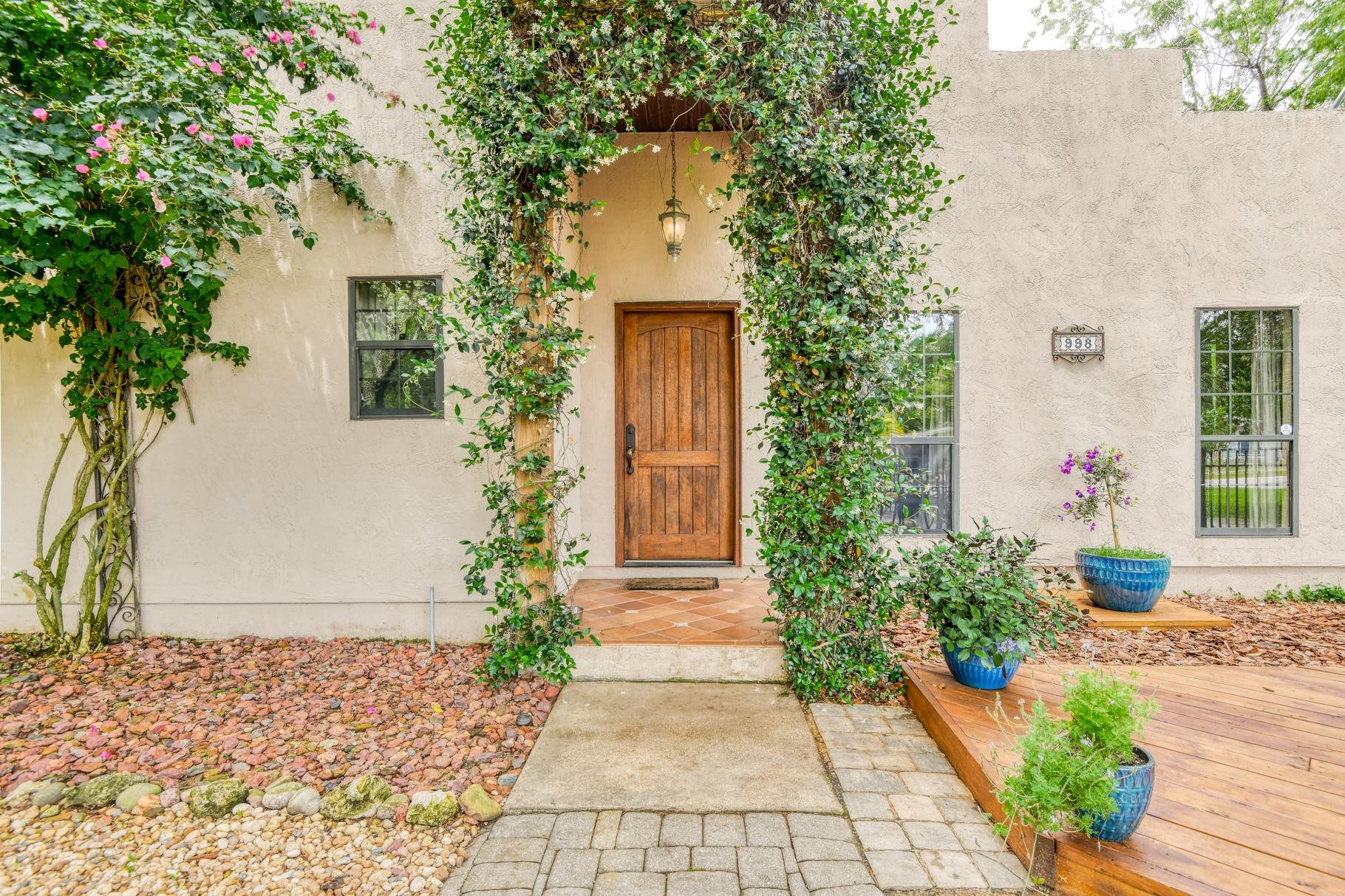 Image 3 of 50 For 998 Aragon Ave.
